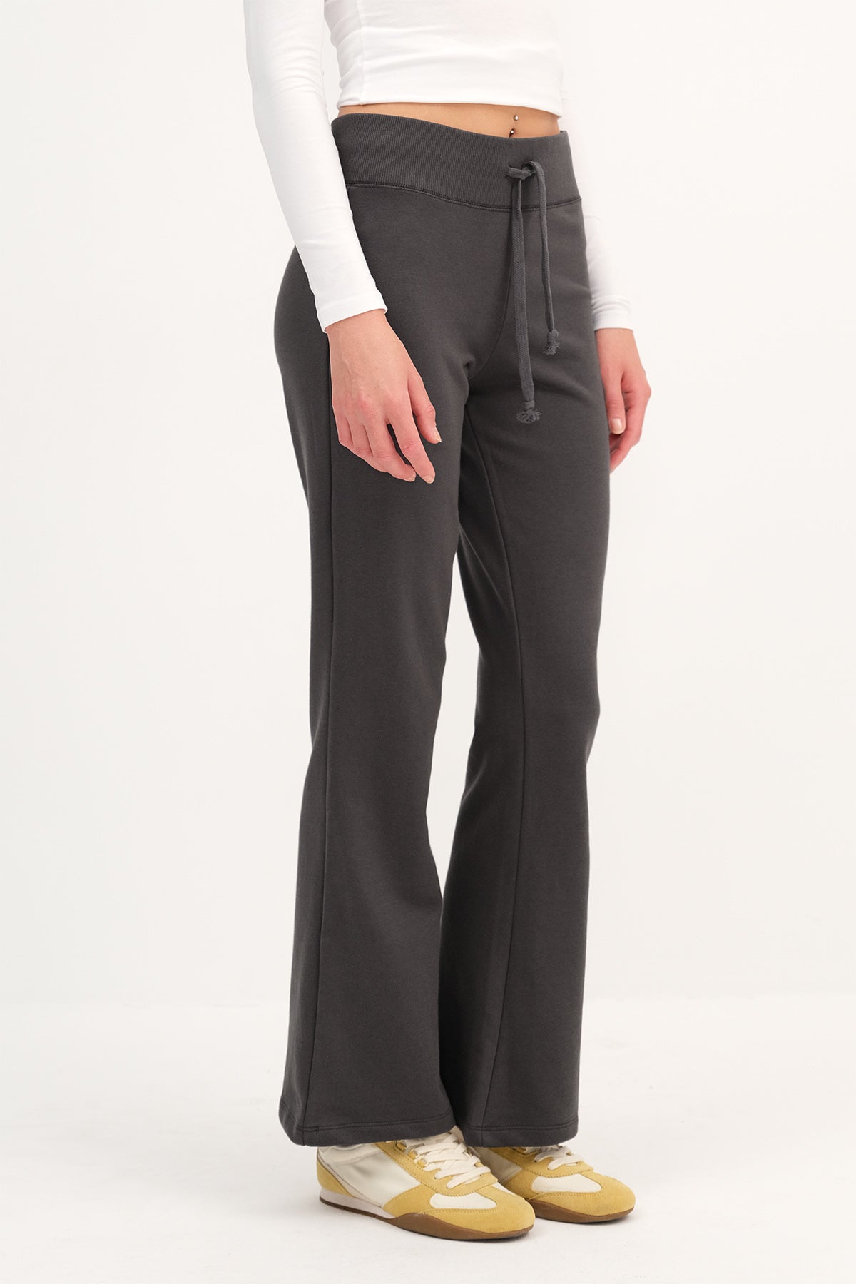 Charcoal_Elastic-Waist-Sweatpants-addax