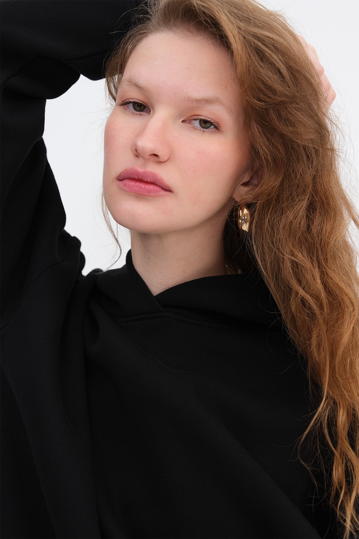 Black_Hooded-Brushed-Sweatshirt-addax