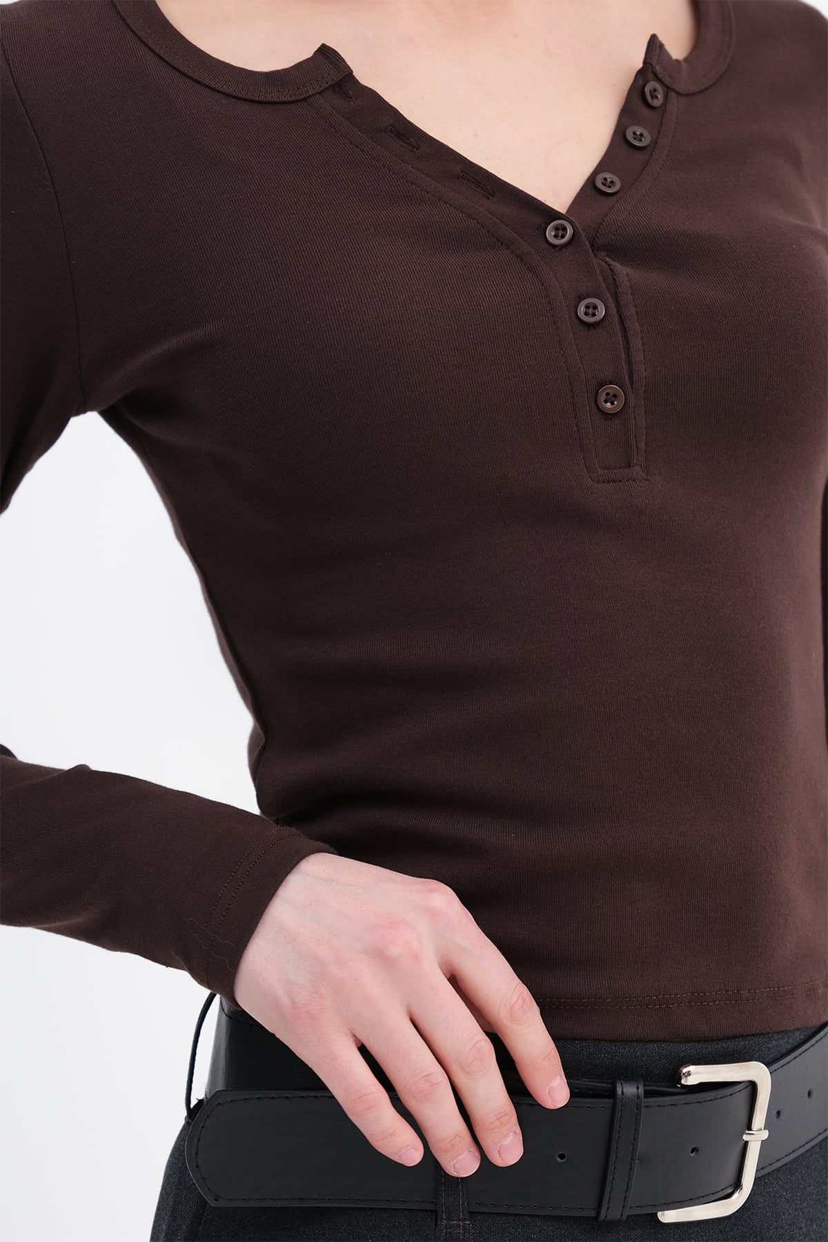 Bitter-Coffee_Buttoned-Collar-Blouse-addax