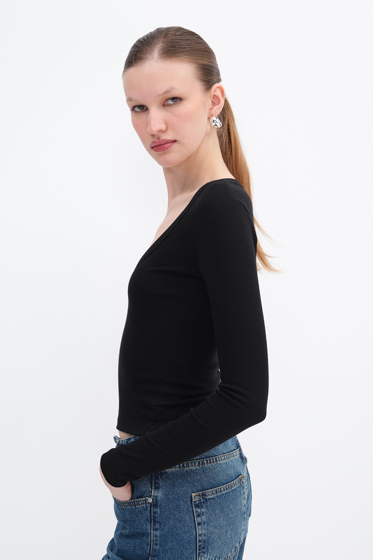 Black_V-Neck-Basic-Blouse-addax