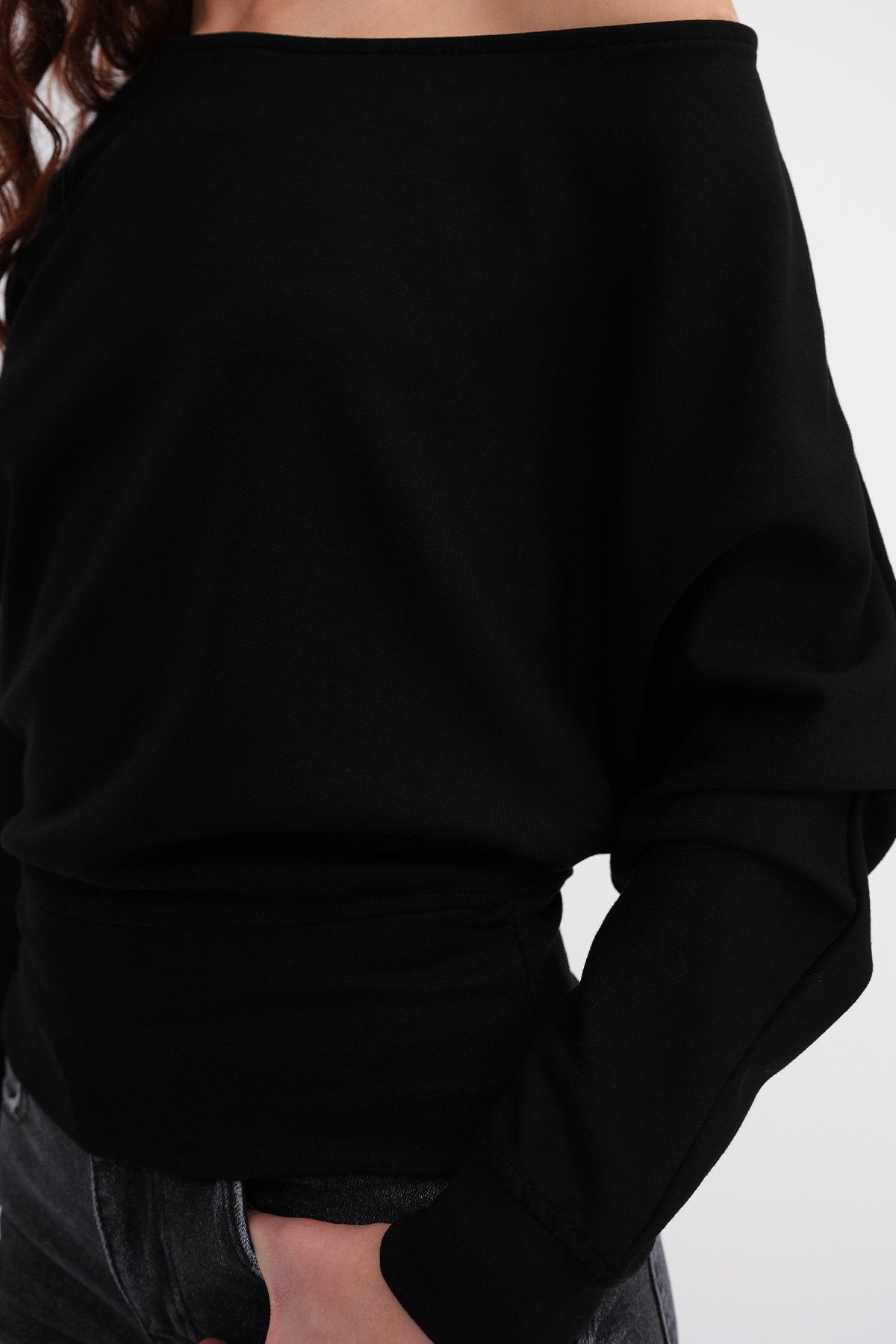 Black_Boat-Neck-Sweatshirt-addax