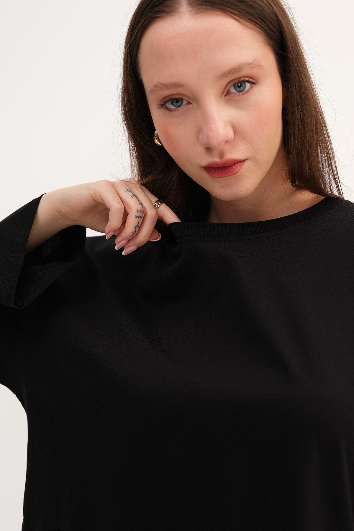 Black_Long-Sleeve-Basic-T-Shirt-addax