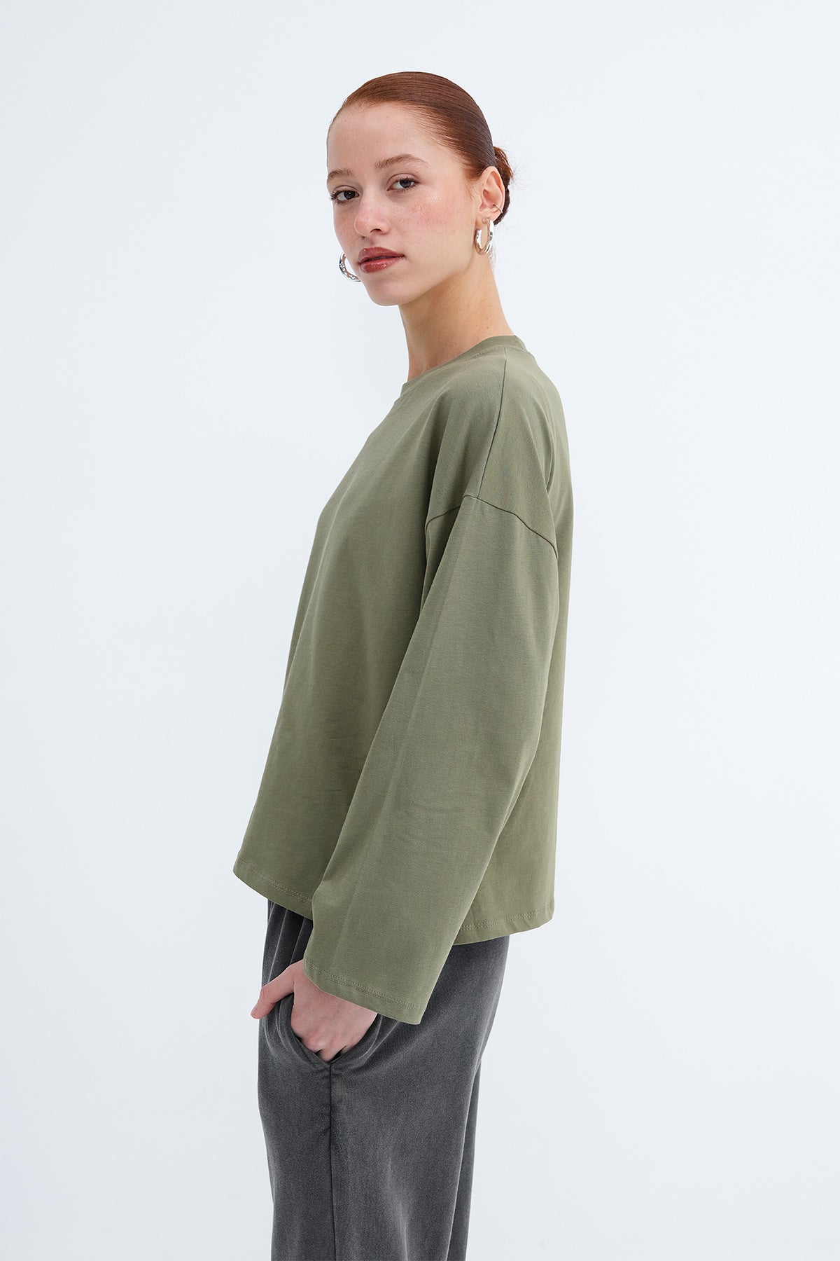 Oil-Green_Long-Sleeve-Basic-T-Shirt-addax