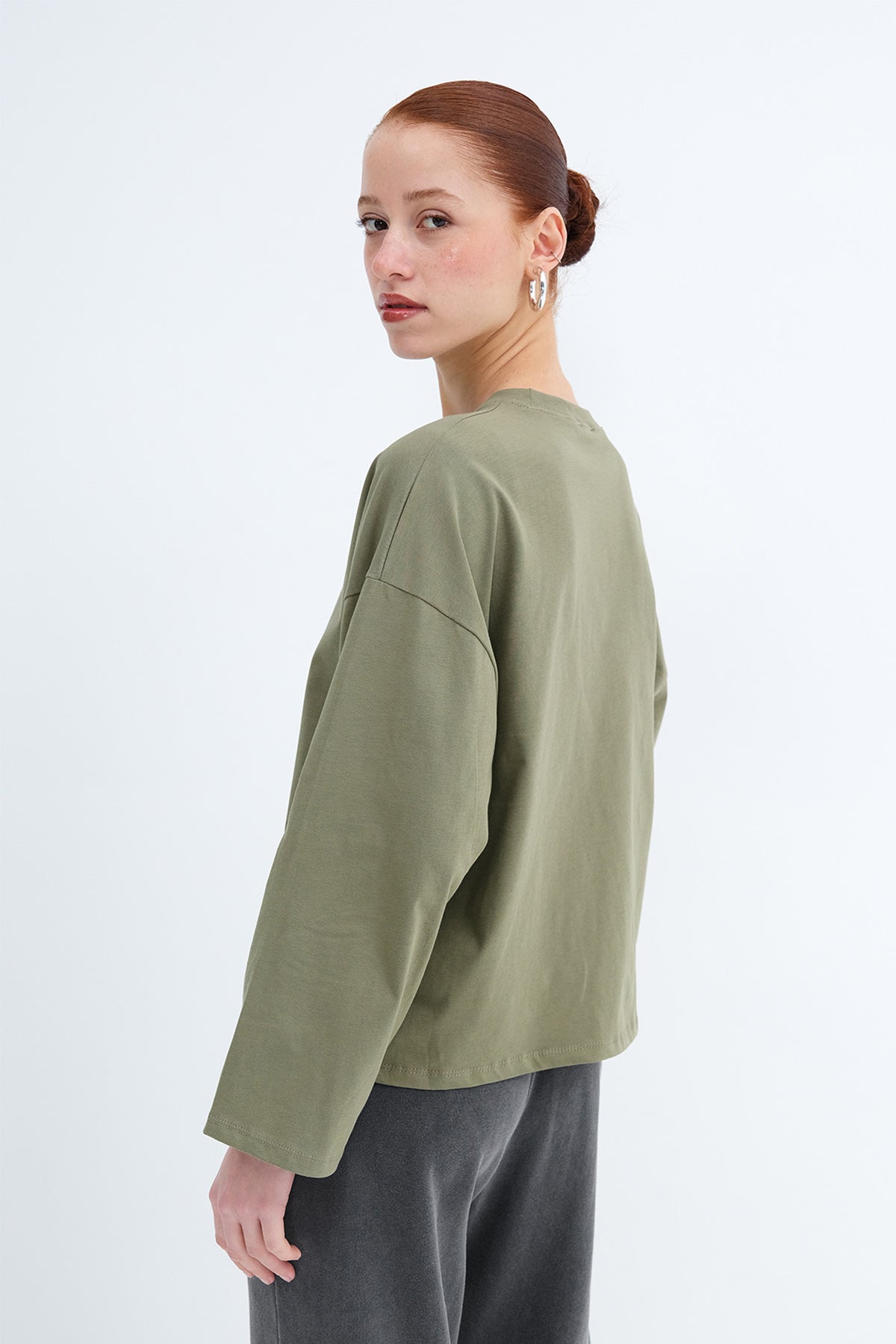Oil-Green_Long-Sleeve-Basic-T-Shirt-addax