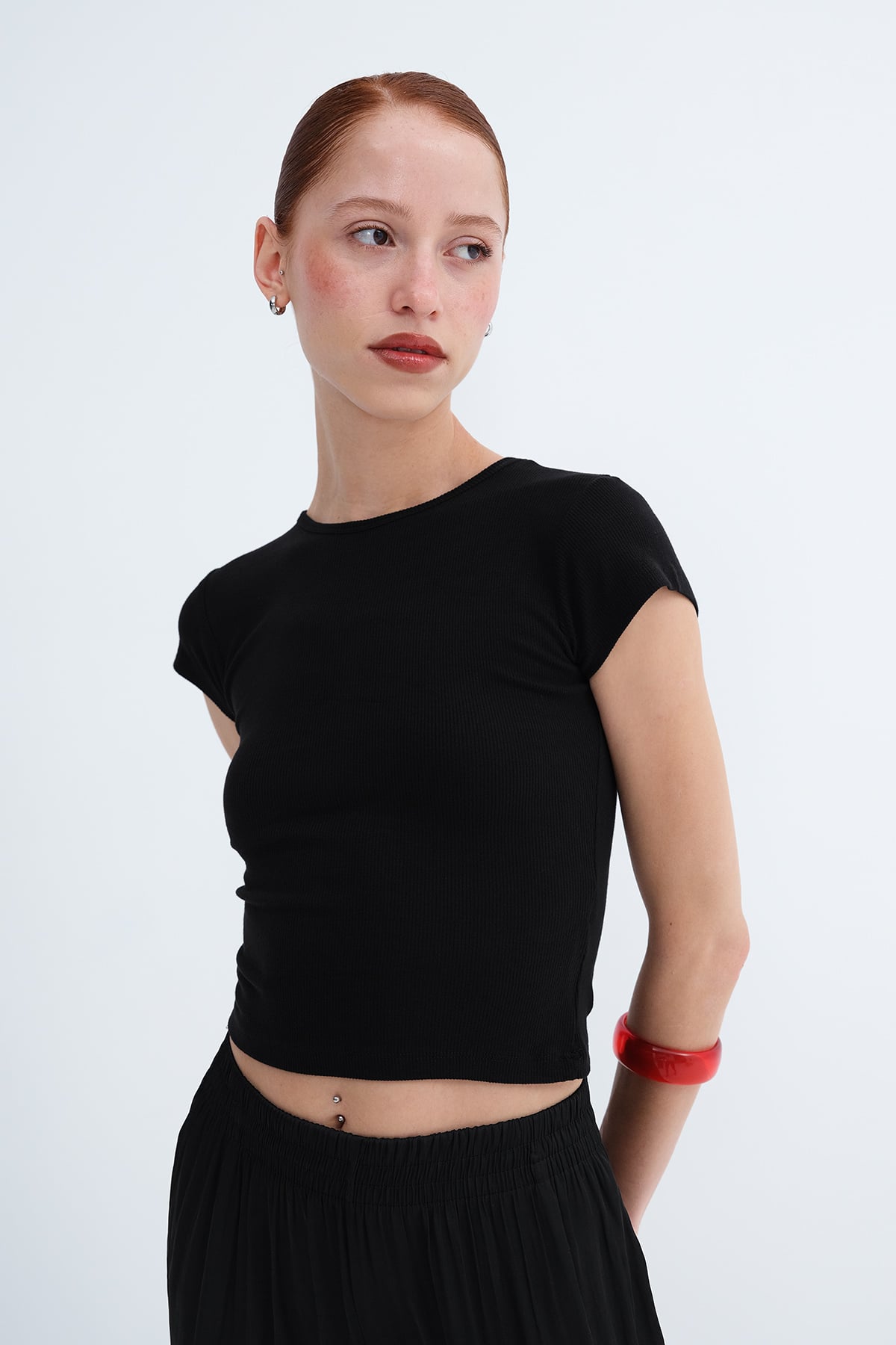 Black_Crew-Neck-Short-Sleeve-T-Shirt-addax
