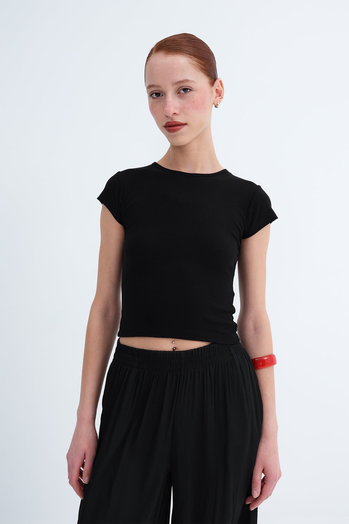 Black_Crew-Neck-Short-Sleeve-T-Shirt-addax