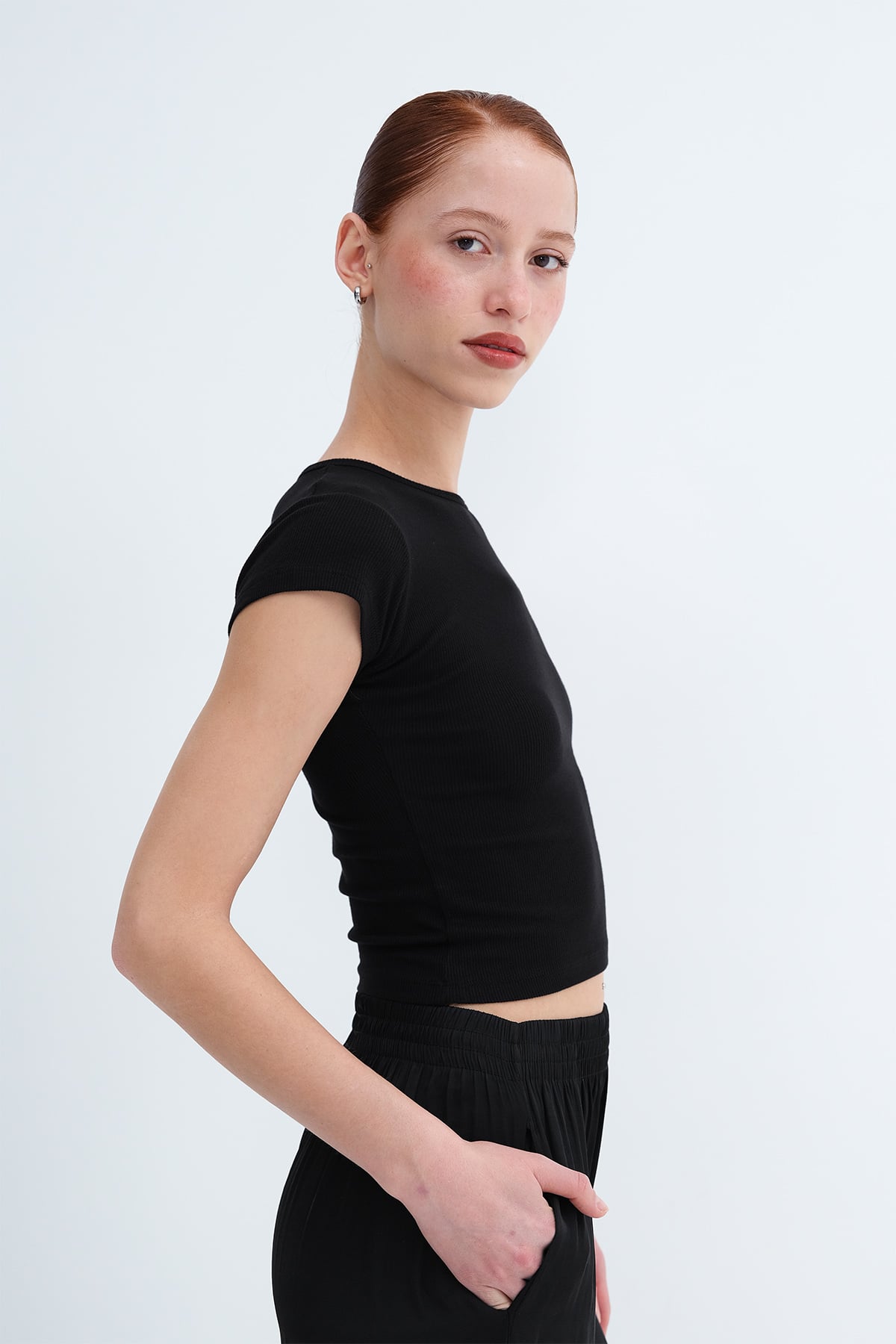 Black_Crew-Neck-Short-Sleeve-T-Shirt-addax