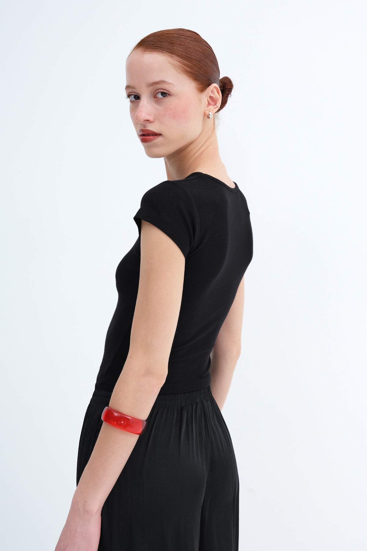 Black_Crew-Neck-Short-Sleeve-T-Shirt-addax
