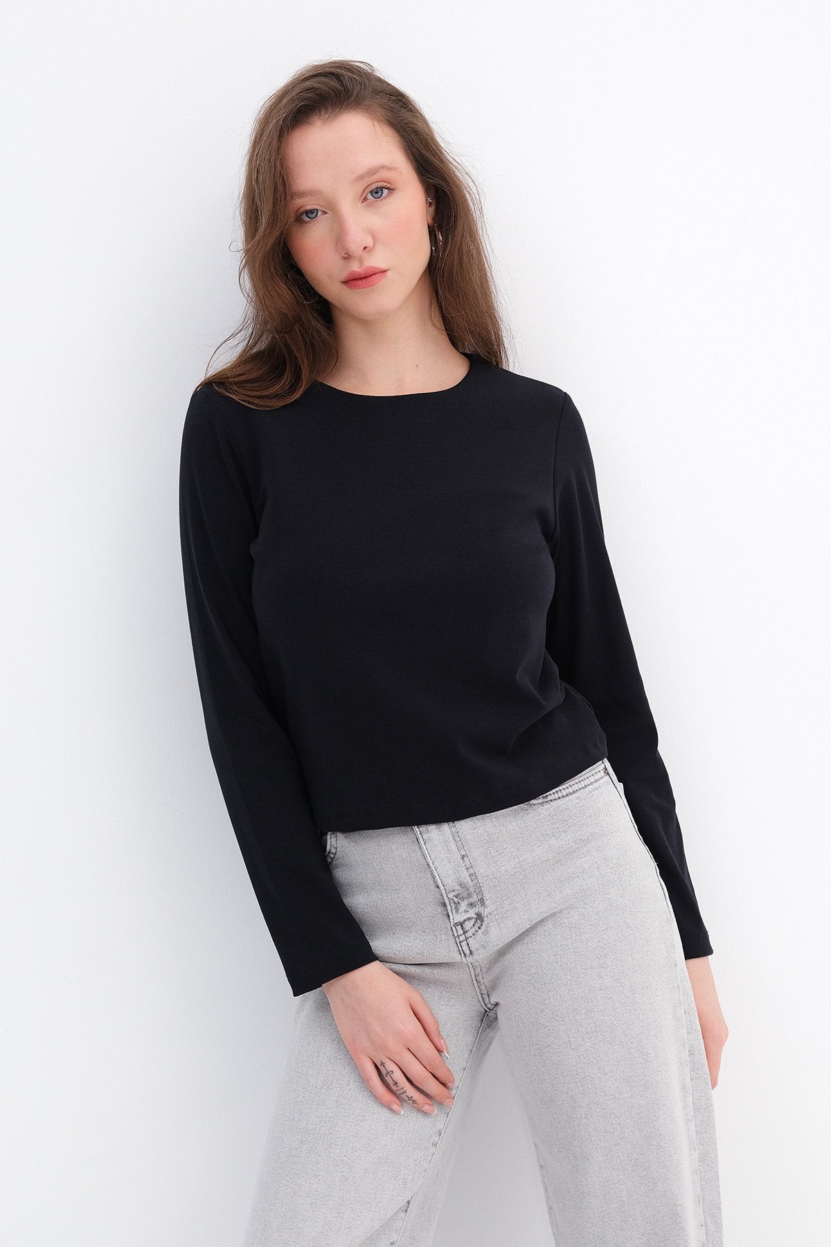 Black_Crew-Neck-Basic-Blouse-addax