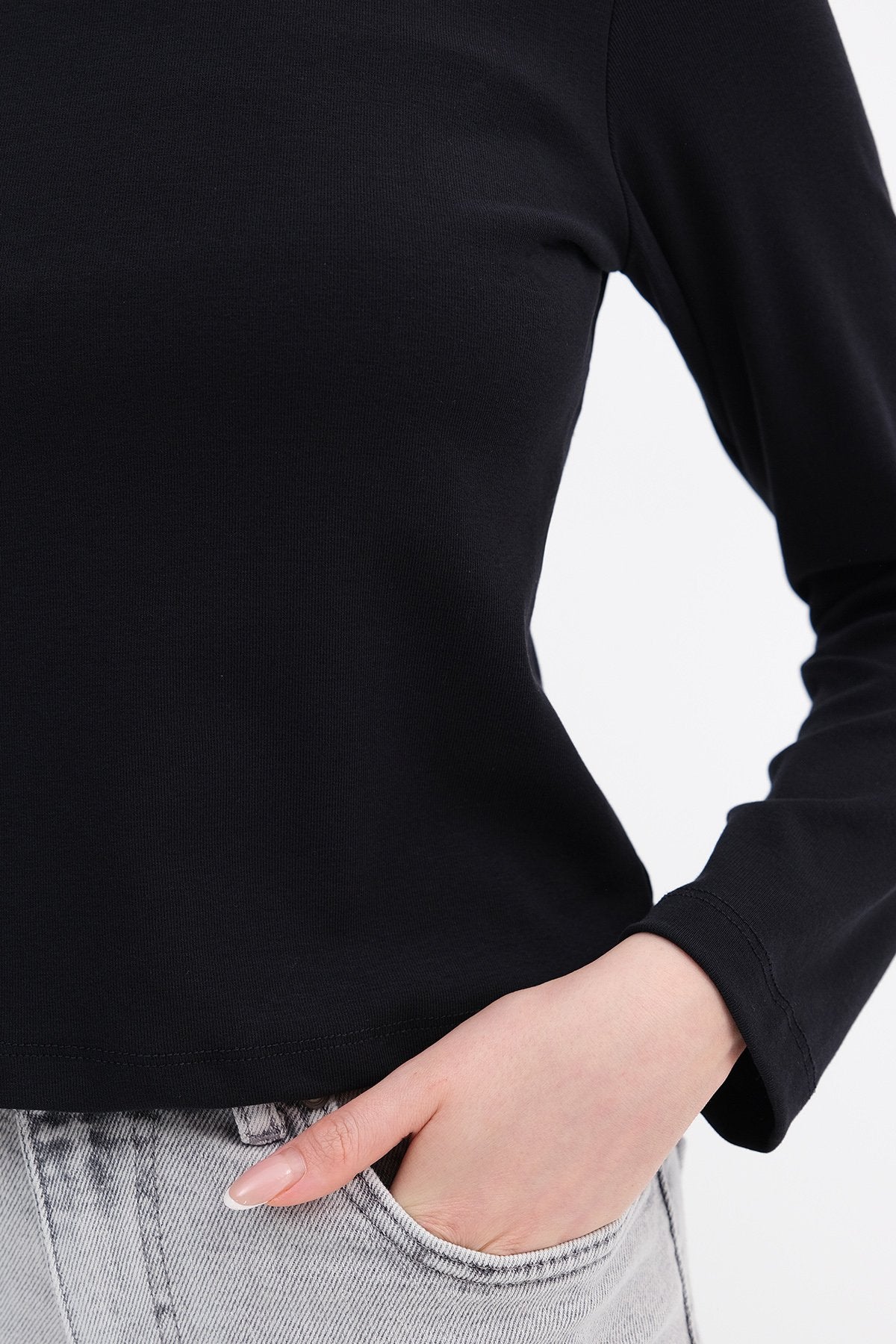 Black_Crew-Neck-Basic-Blouse-addax