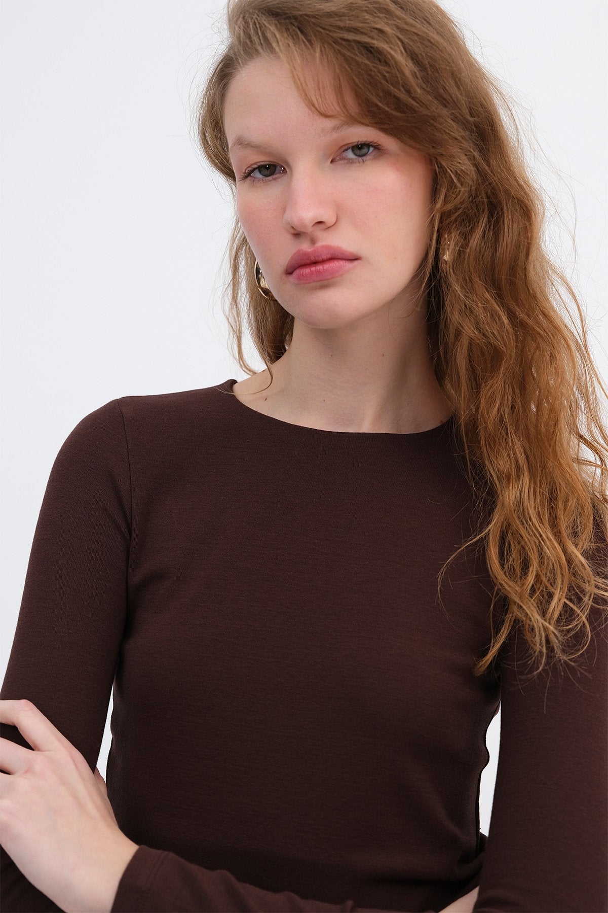 Bitter-Coffee_Crew-Neck-Basic-Blouse-addax