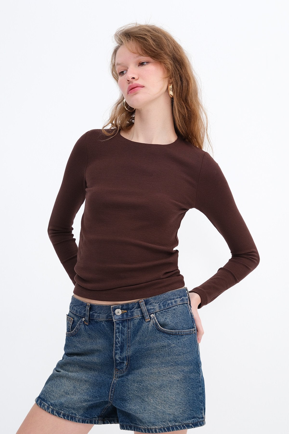 Bitter-Coffee_Crew-Neck-Basic-Blouse-addax