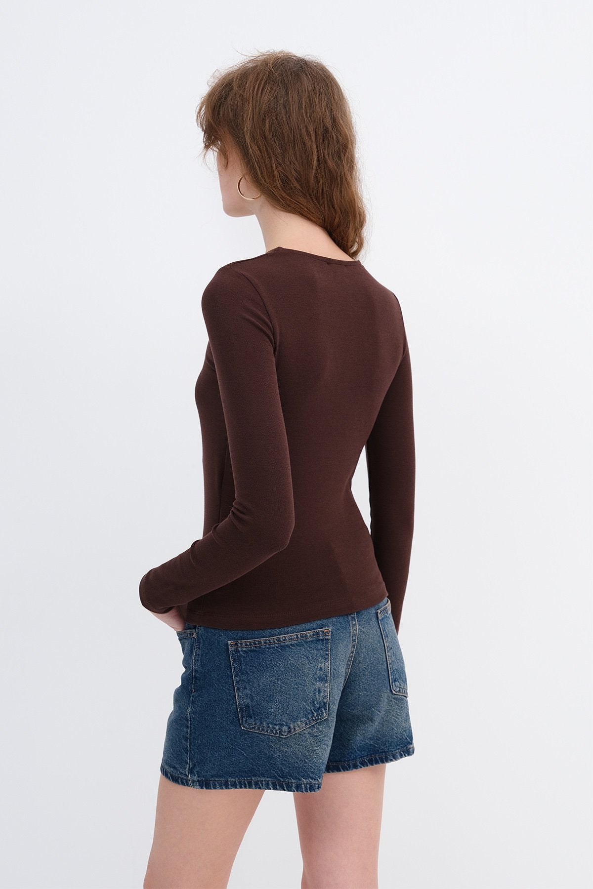 Bitter-Coffee_Crew-Neck-Basic-Blouse-addax