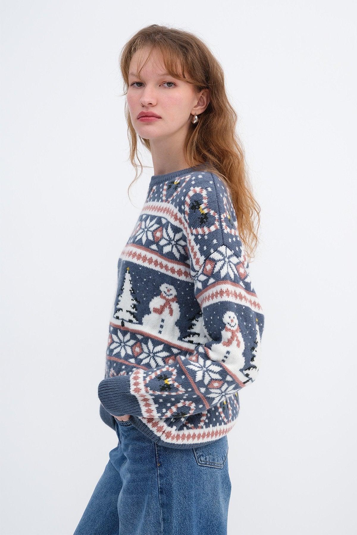 Indigo_Christmas-Themed-Knit-Sweater-addax