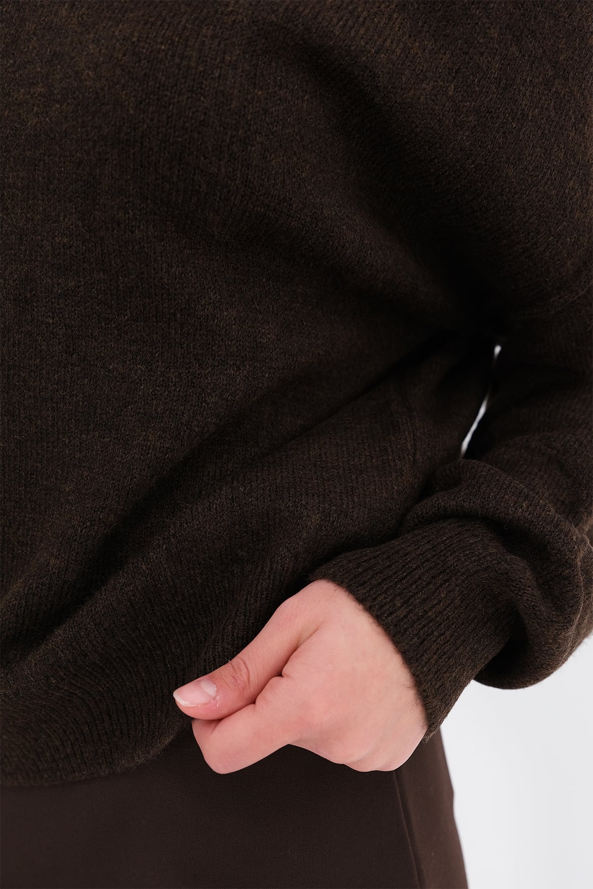 Bitter-Coffee_Boat-Neck-Knit-Sweater-addax