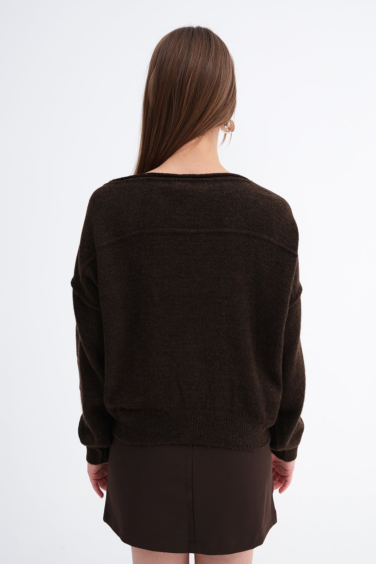 Bitter-Coffee_Boat-Neck-Knit-Sweater-addax