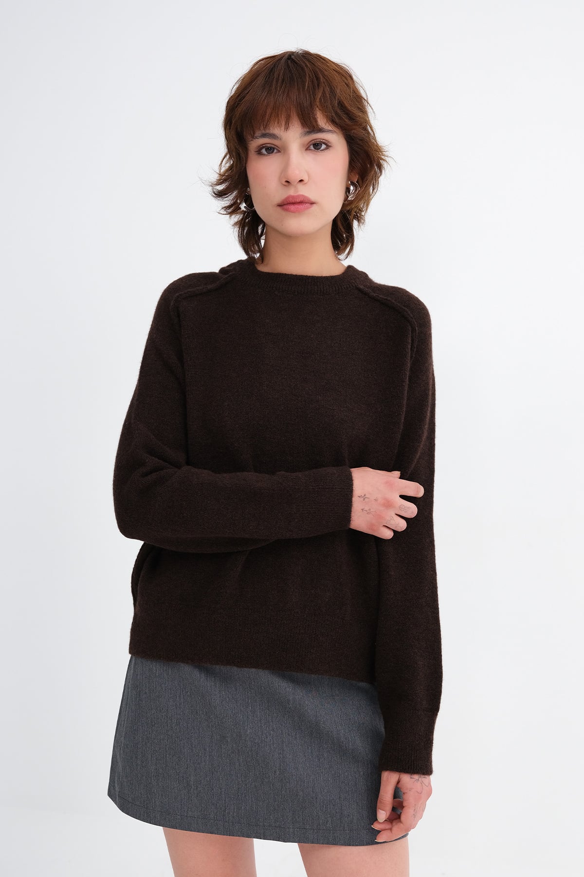 Bitter-Coffee_Crew-Neck-Knit-Sweater-addax