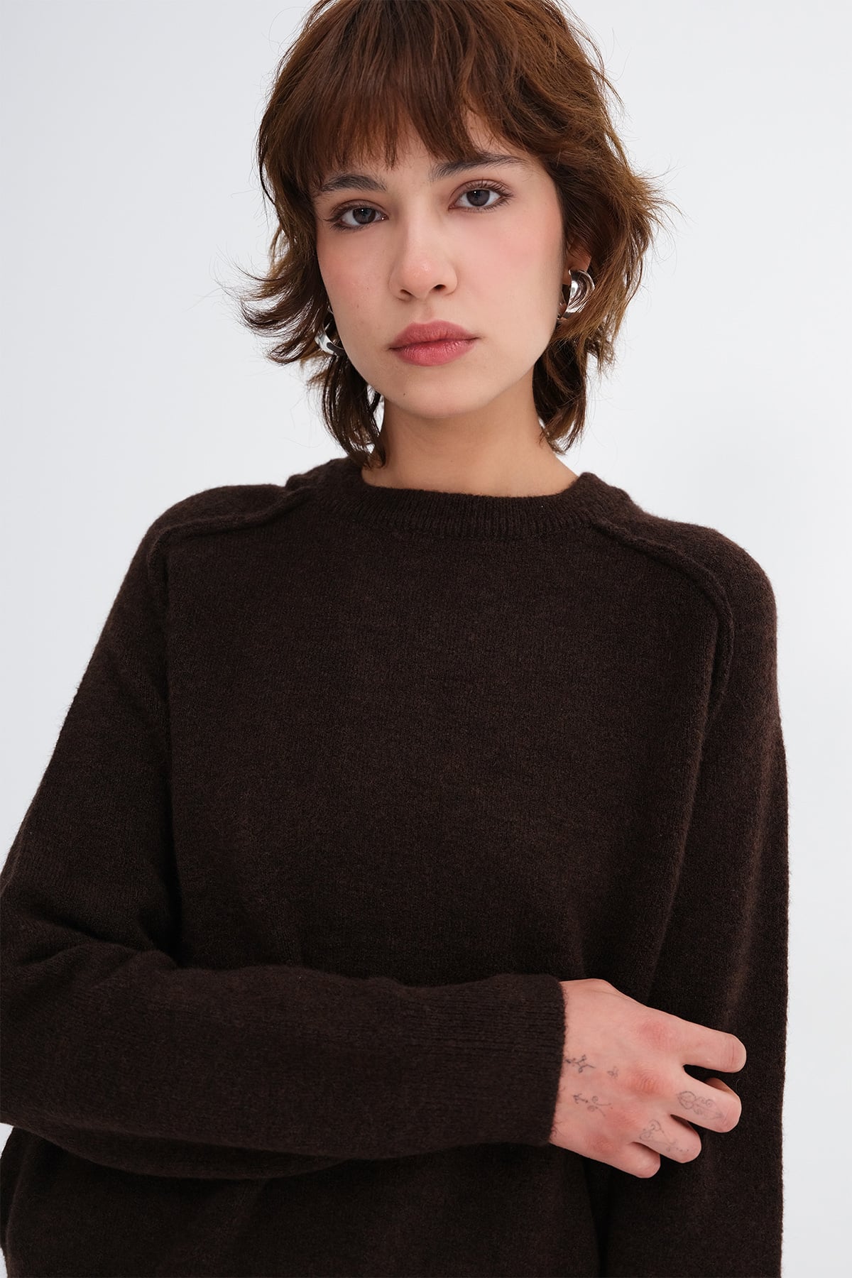 Bitter-Coffee_Crew-Neck-Knit-Sweater-addax