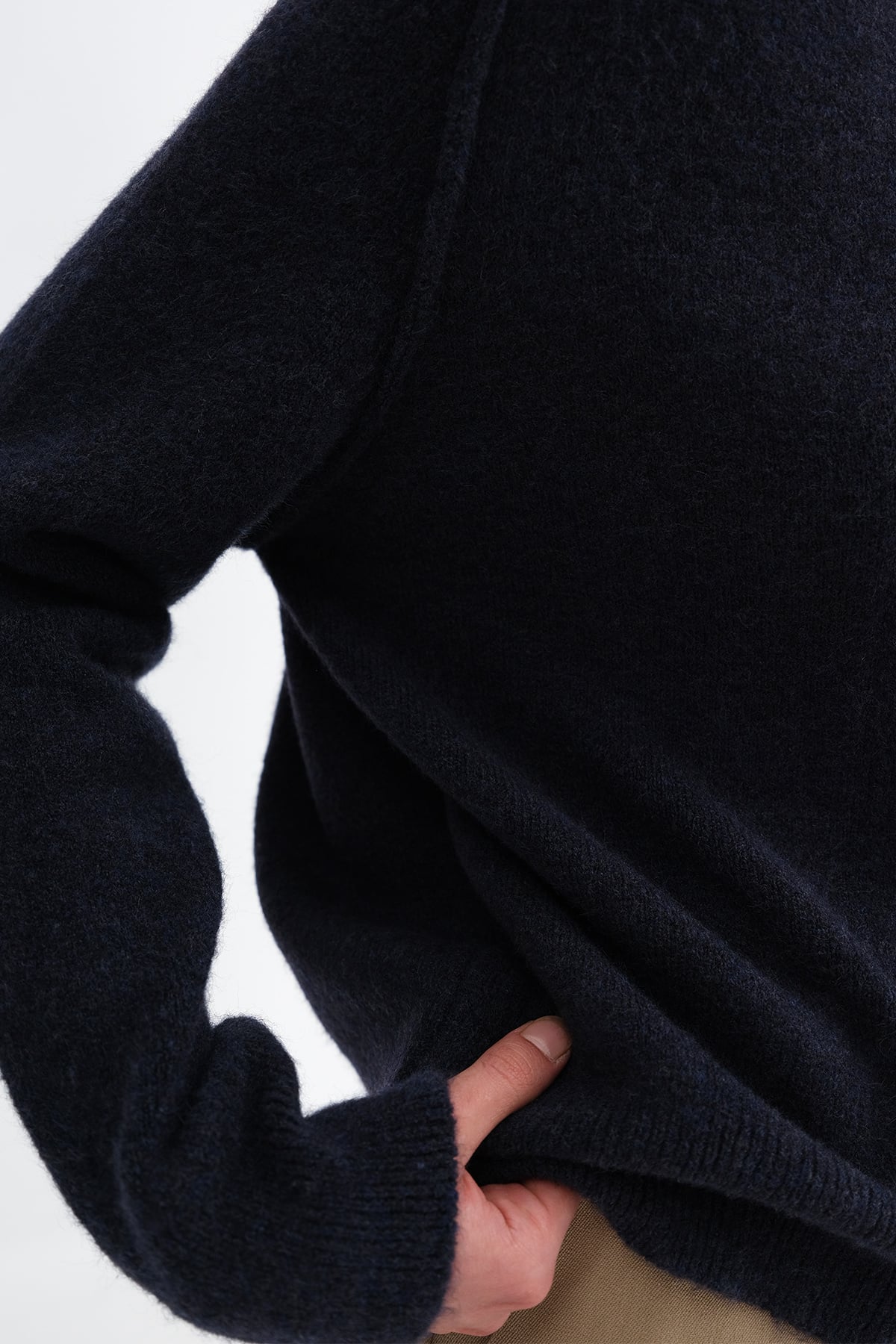 Ocean_Crew-Neck-Knit-Sweater-addax