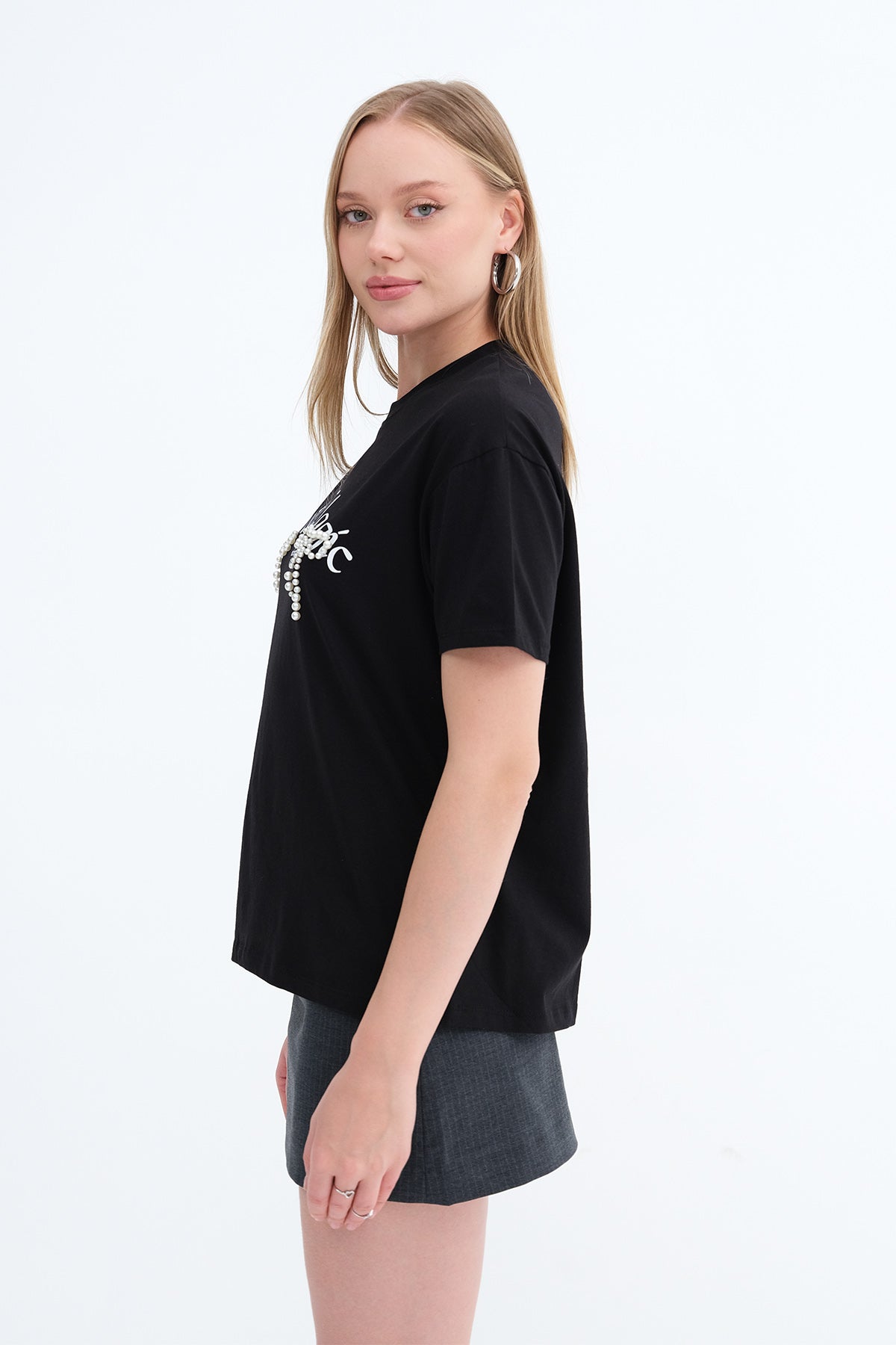 Black_Short-Sleeve-Beaded-T-shirt-addax
