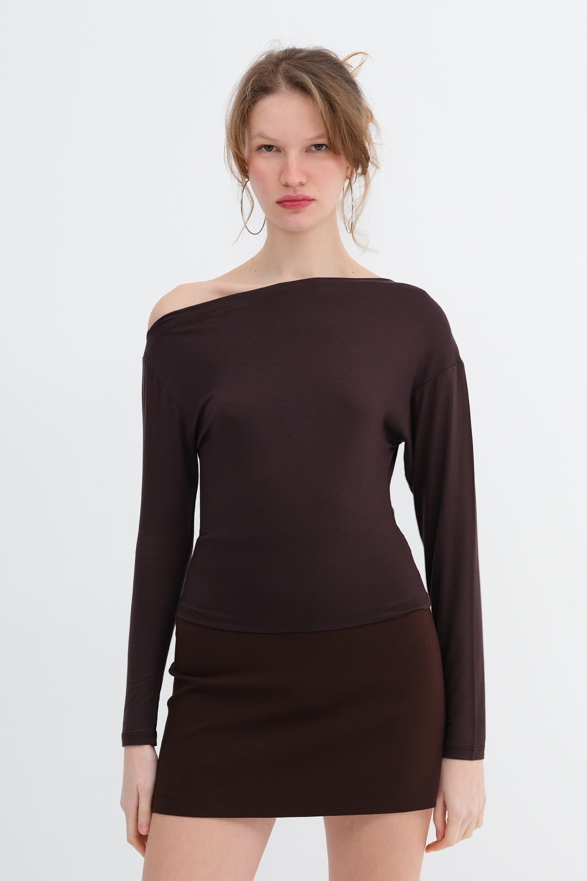 Bitter-Coffee_Basic-Boat-Neck-Blouse-addax