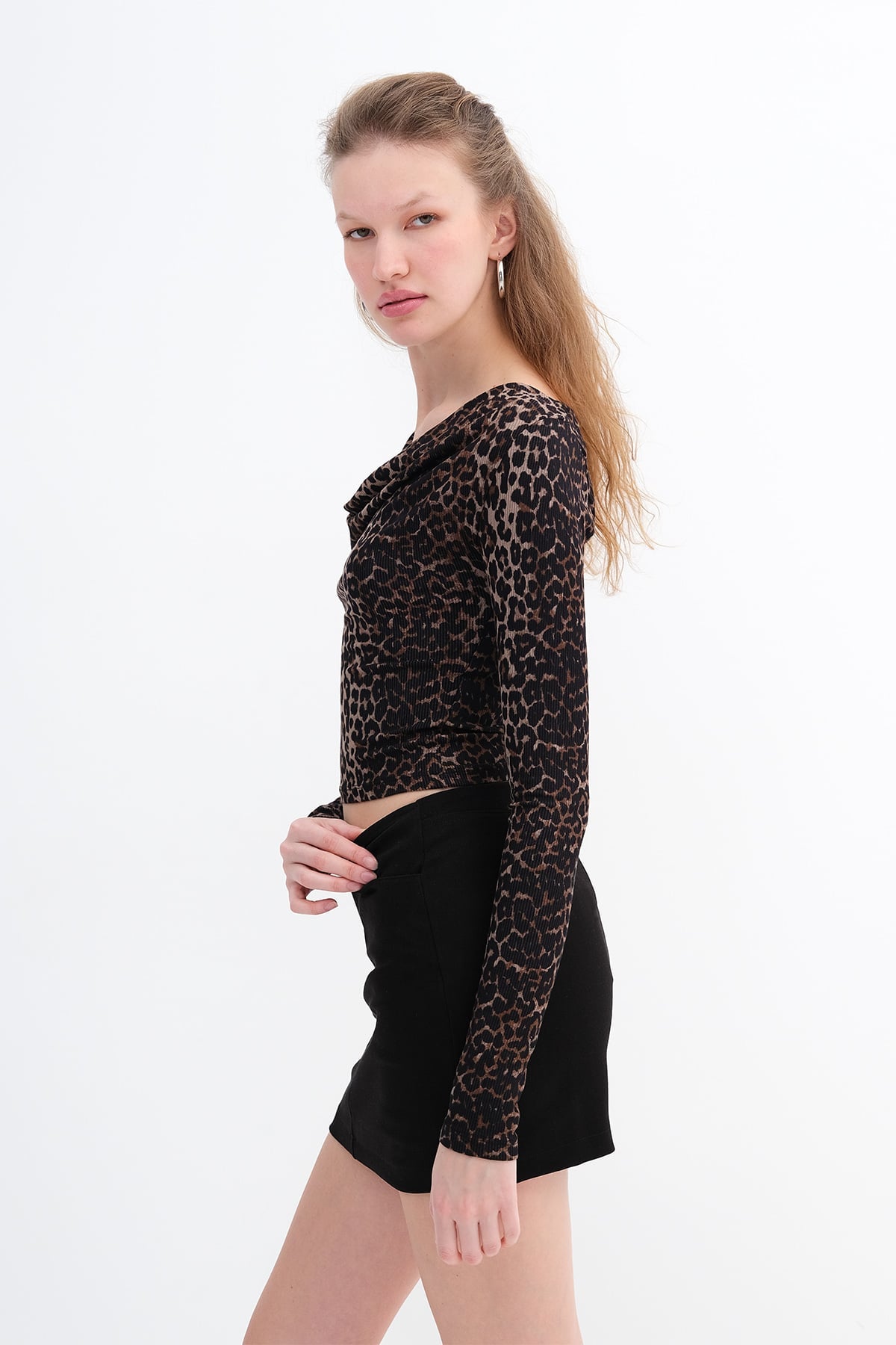 Leopard_Leopard-Print-Cowl-Neck-Top-addax