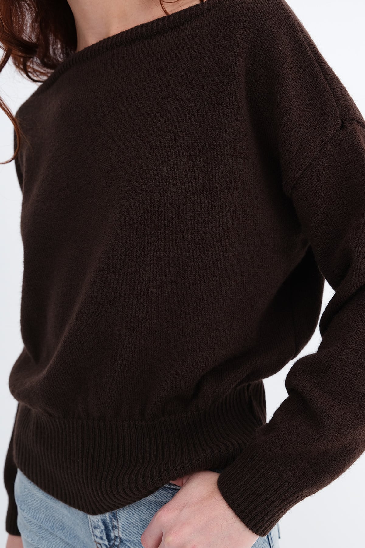 Bitter-Coffee_Boat-Neck-Knit-Sweater-addax