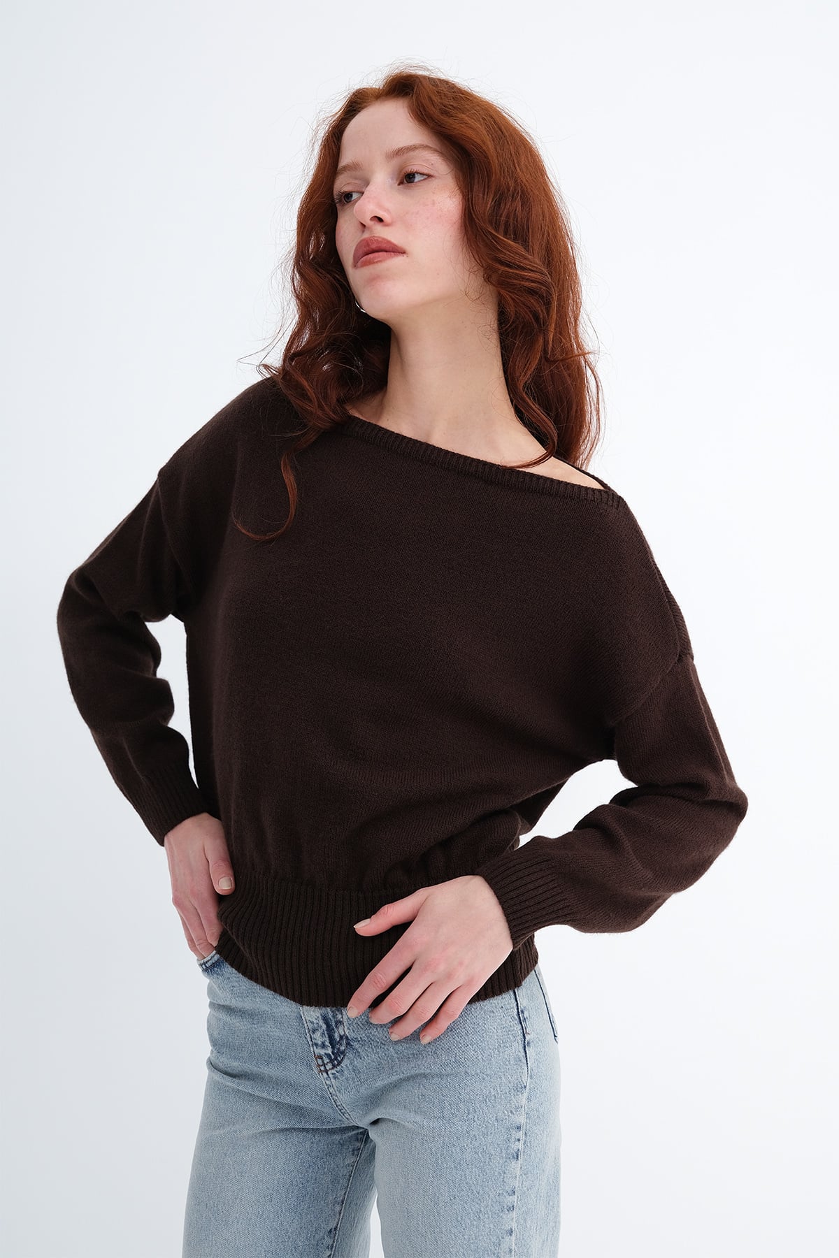 Bitter-Coffee_Boat-Neck-Knit-Sweater-addax