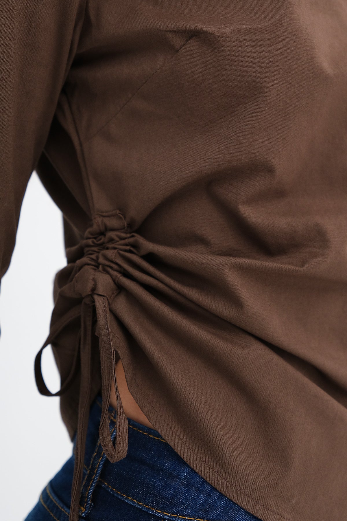 Bitter-Coffee_Ruched-Side-Shirt-addax