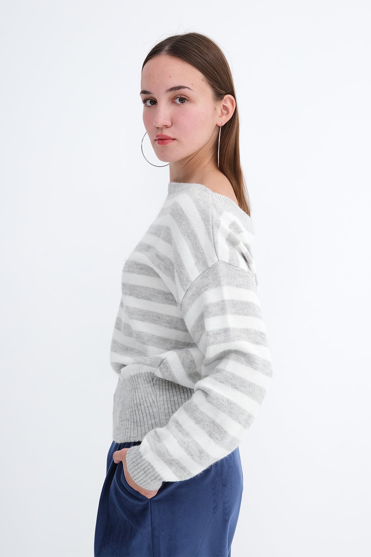 Snow-Melange-Ecru_Boat-Neck-Striped-Knit-Sweater-addax