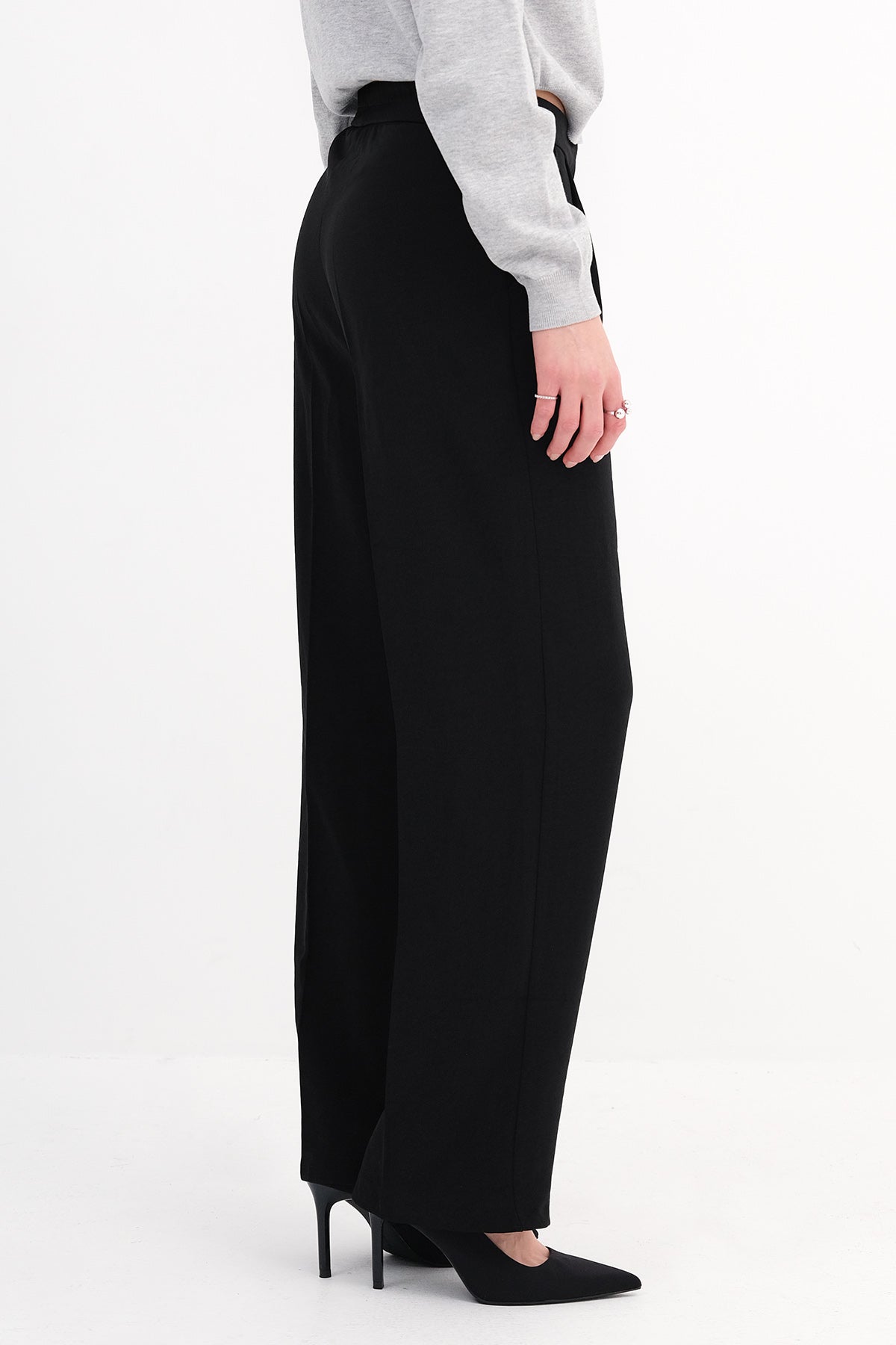 Black_Elastic-Waist-Pants-addax