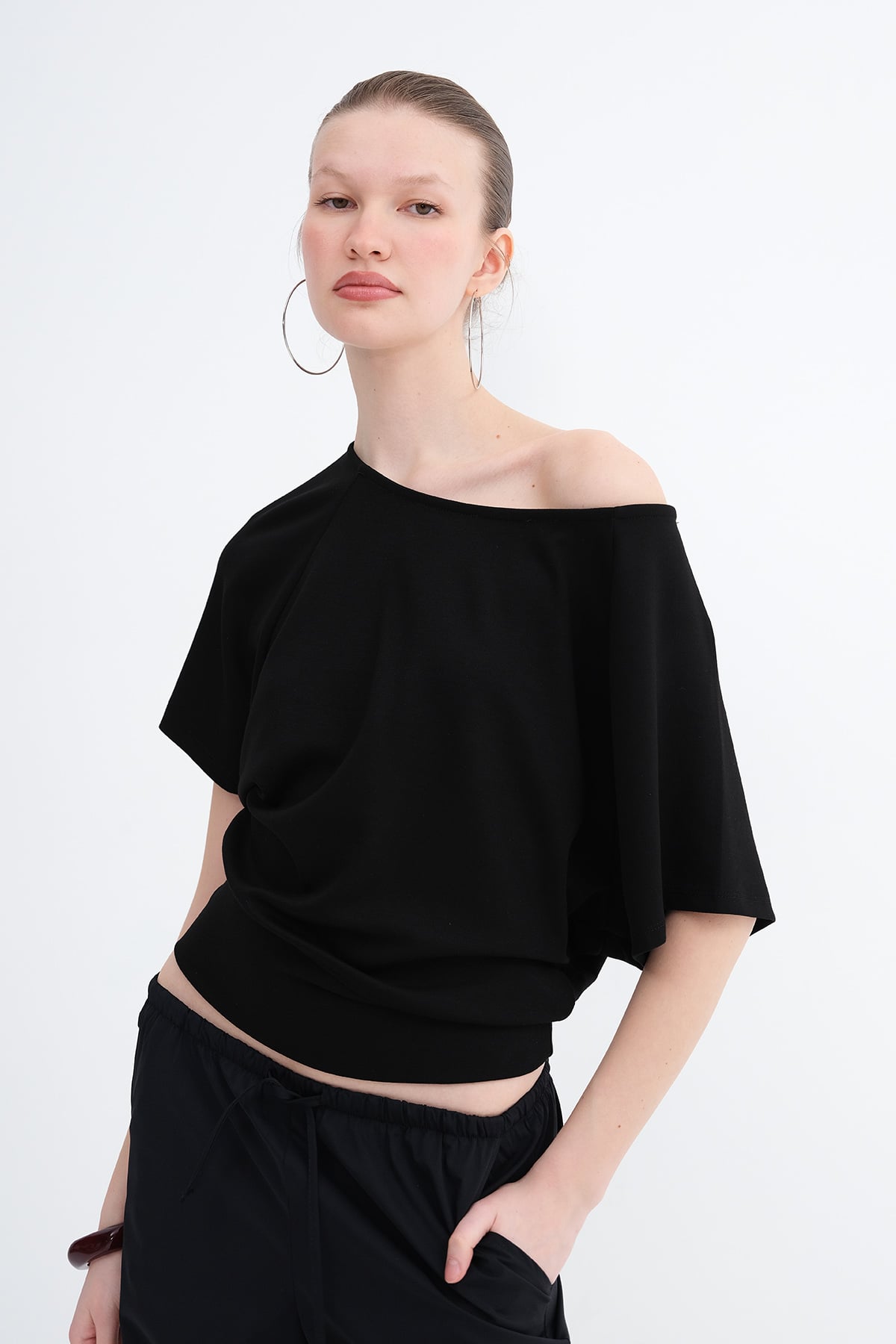 Black_Boat-Neck-Basic-T-Shirt-addax