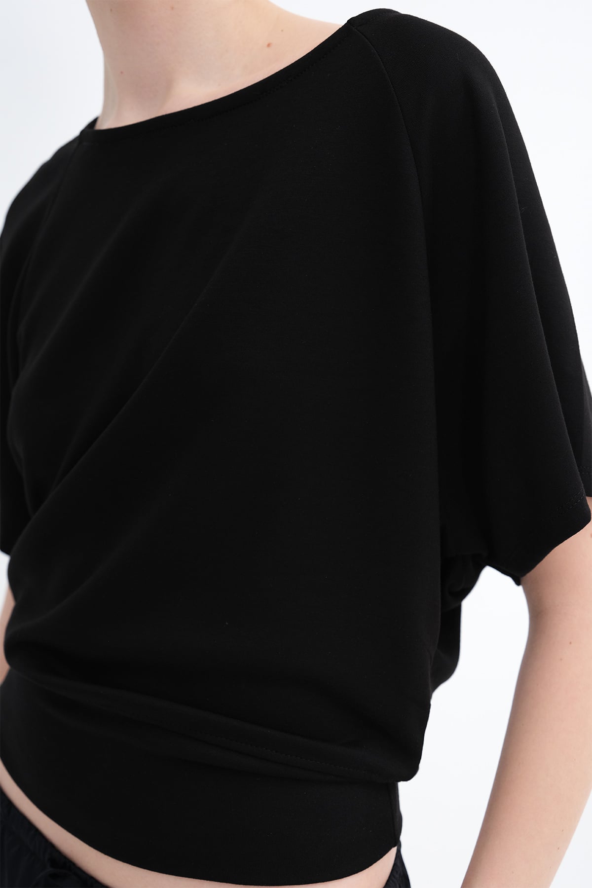 Black_Boat-Neck-Basic-T-Shirt-addax