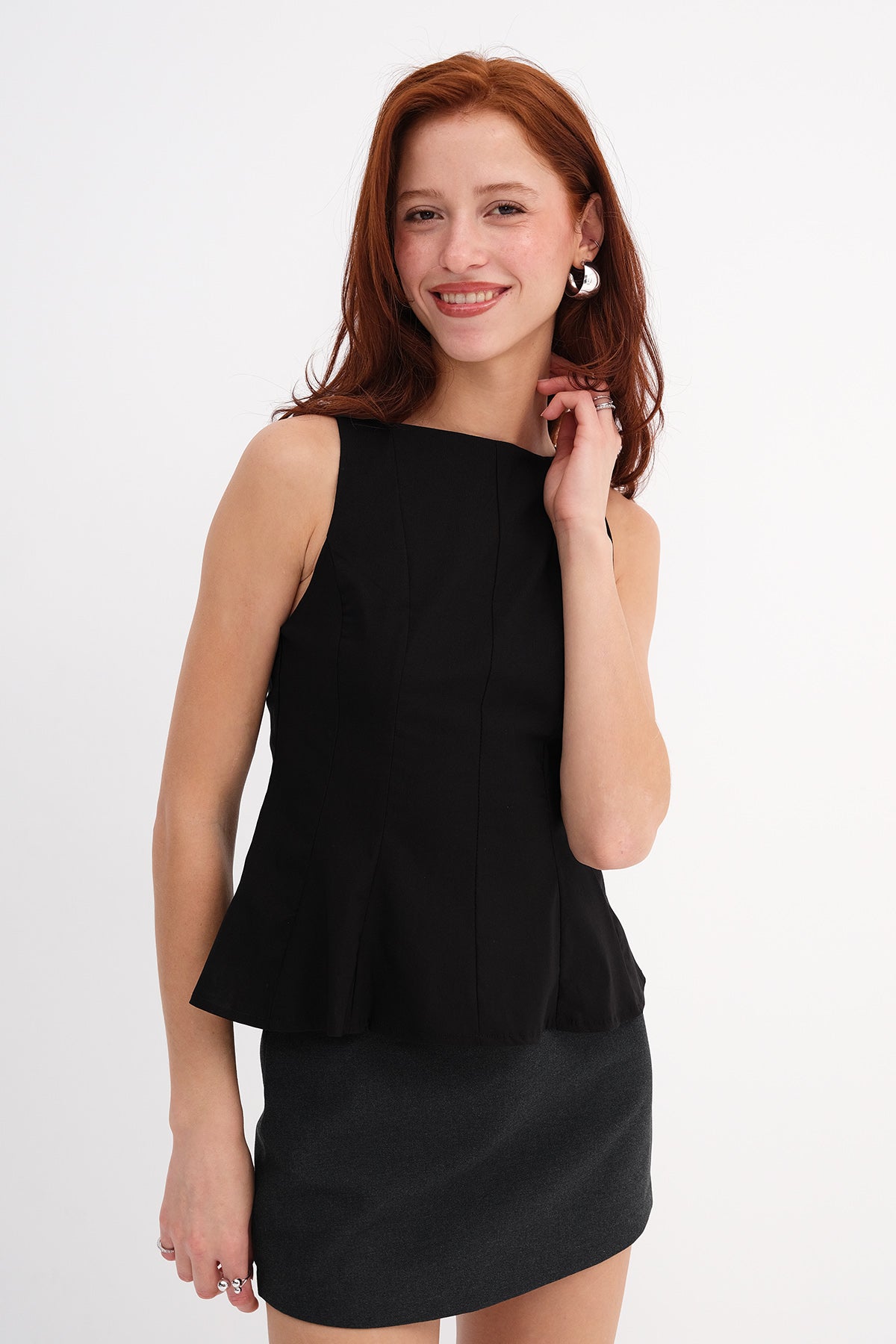 Crew Neck Sleeveless Blouse