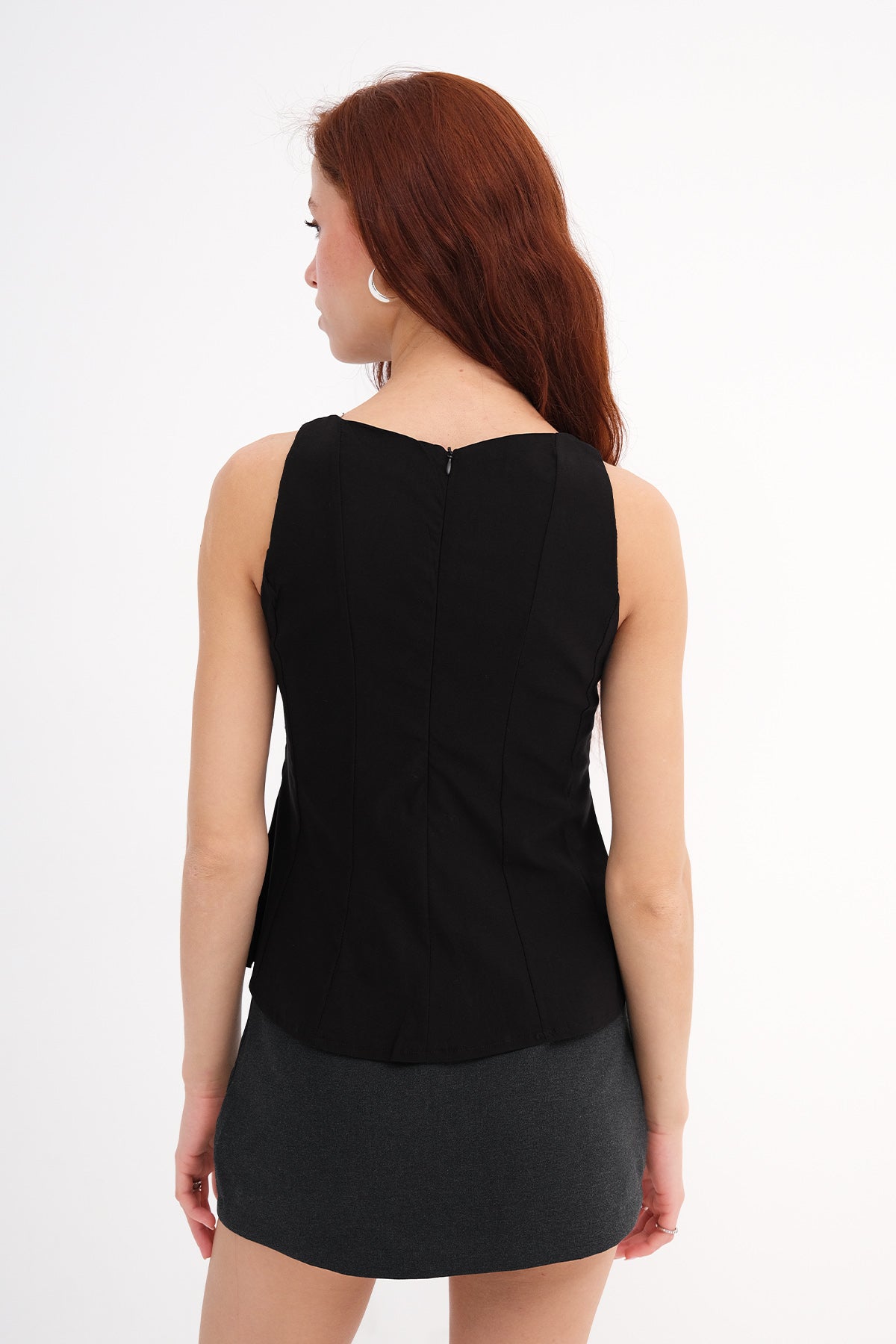 Black_Crew-Neck-Sleeveless-Blouse-addax