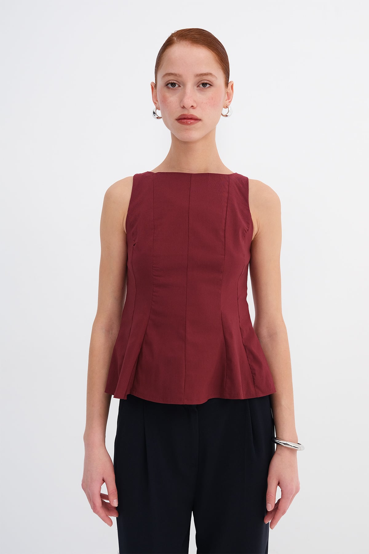 Gardenia_Crew-Neck-Sleeveless-Blouse-addax