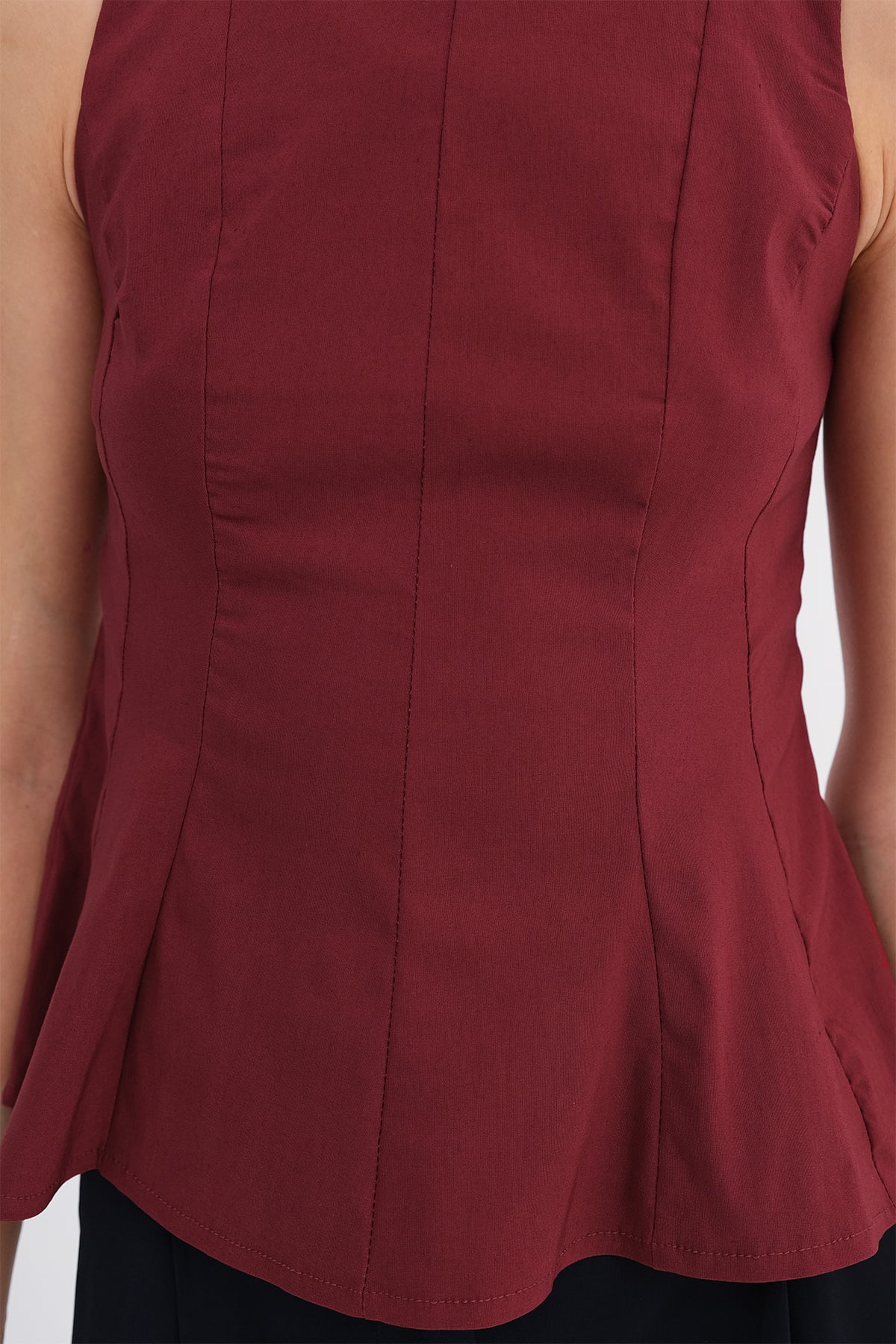 Gardenia_Crew-Neck-Sleeveless-Blouse-addax