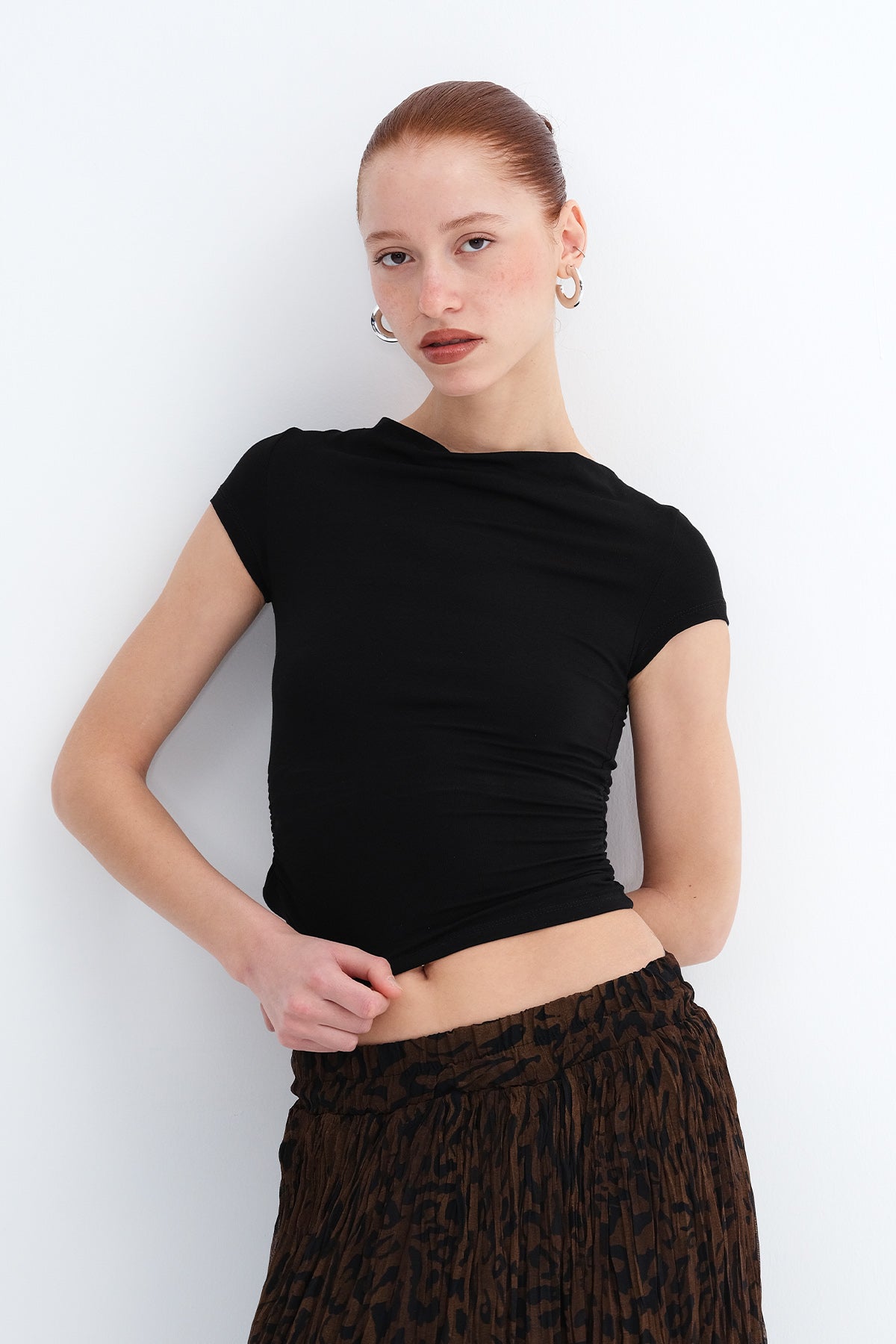 Black_Boat-Neck-Ruched-Side-T-shirt-addax