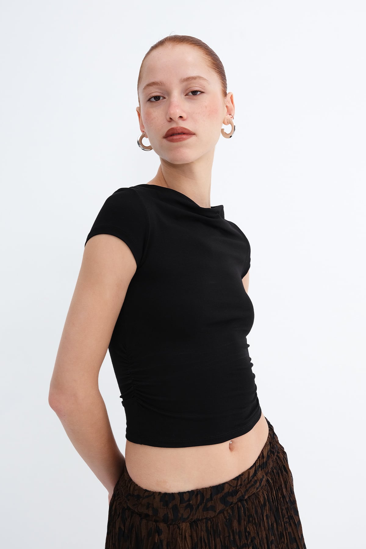 Black_Boat-Neck-Ruched-Side-T-shirt-addax