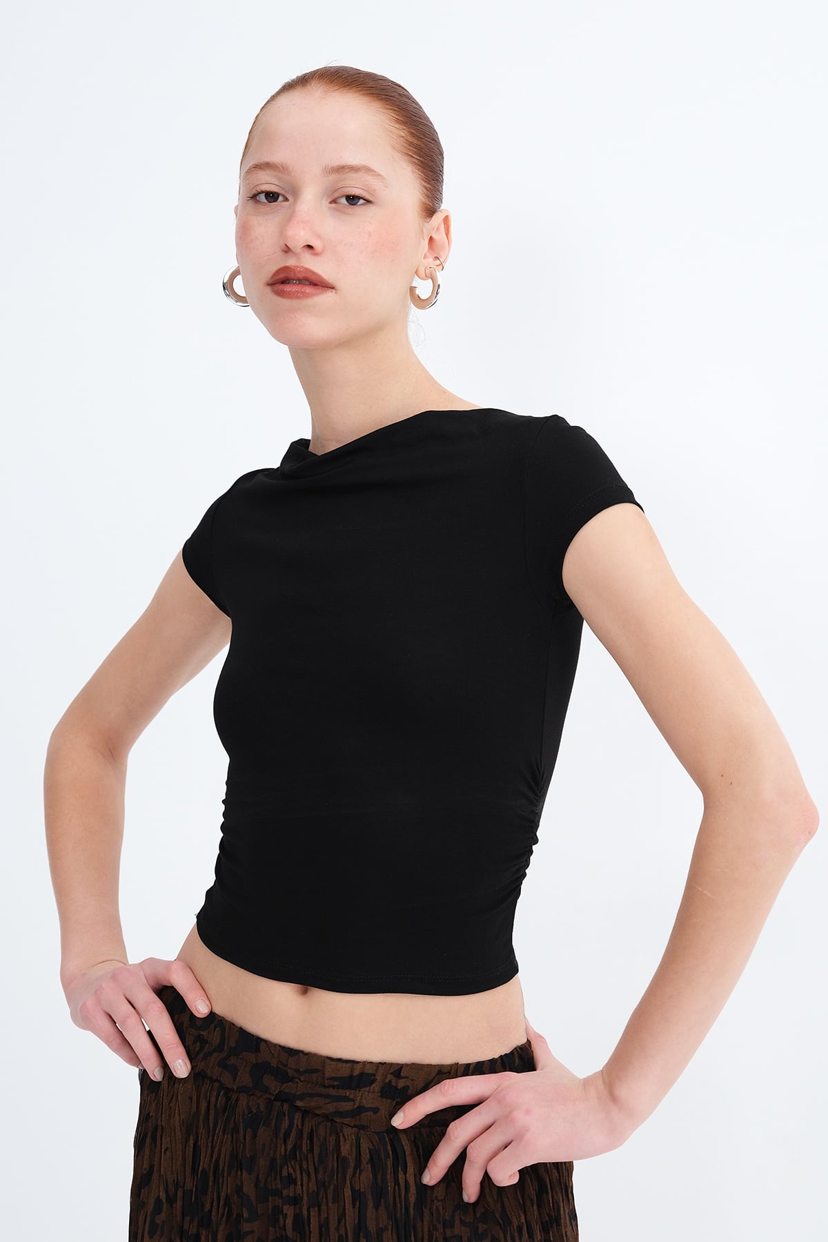 Black_Boat-Neck-Ruched-Side-T-shirt-addax