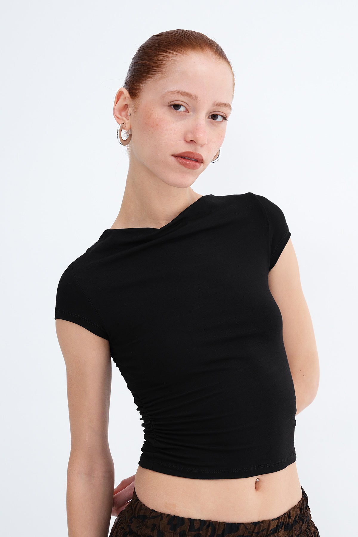Black_Boat-Neck-Ruched-Side-T-shirt-addax