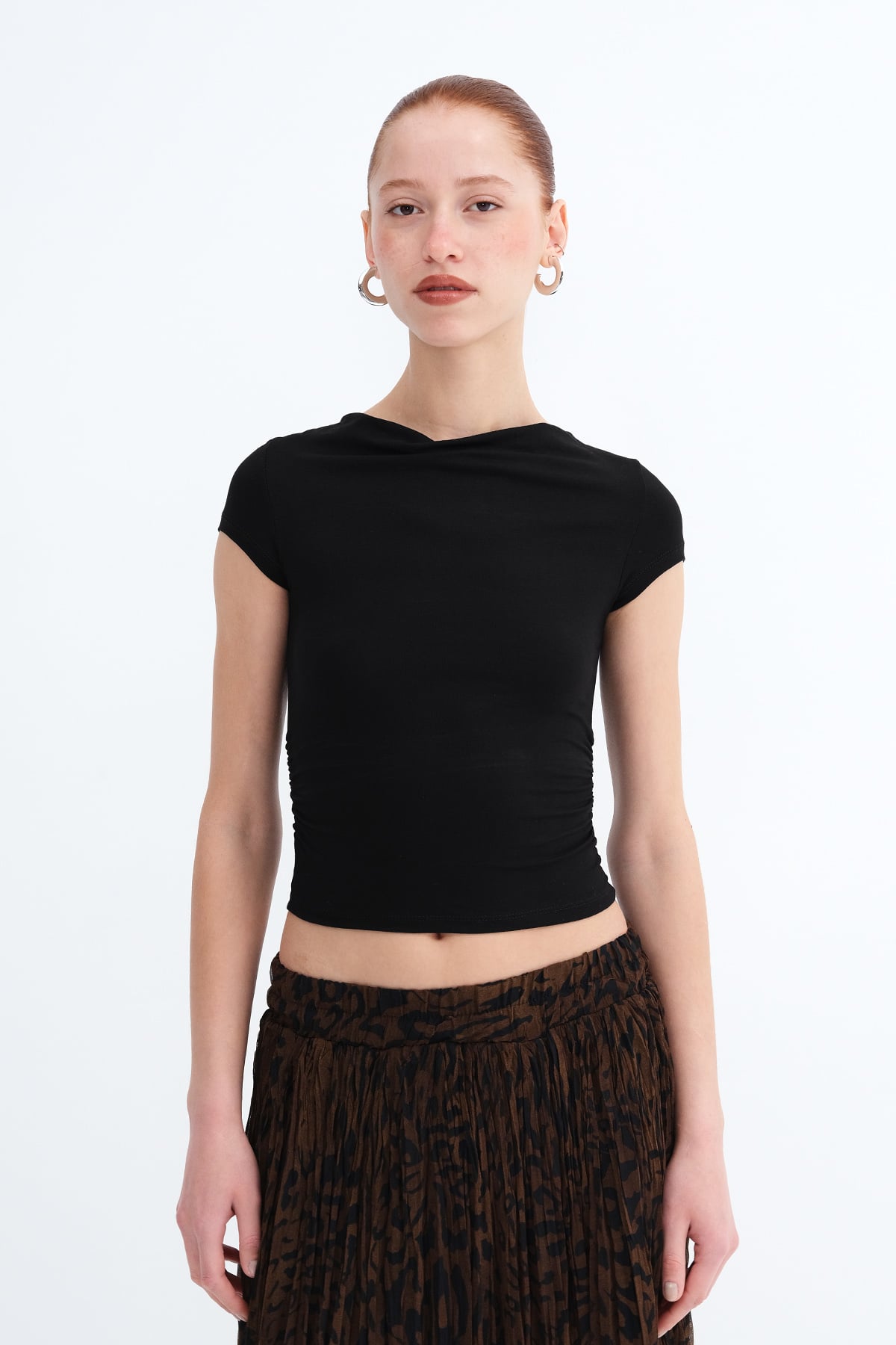 Black_Boat-Neck-Ruched-Side-T-shirt-addax