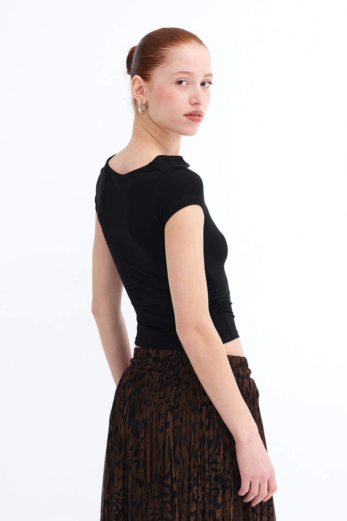 Black_Boat-Neck-Ruched-Side-T-shirt-addax