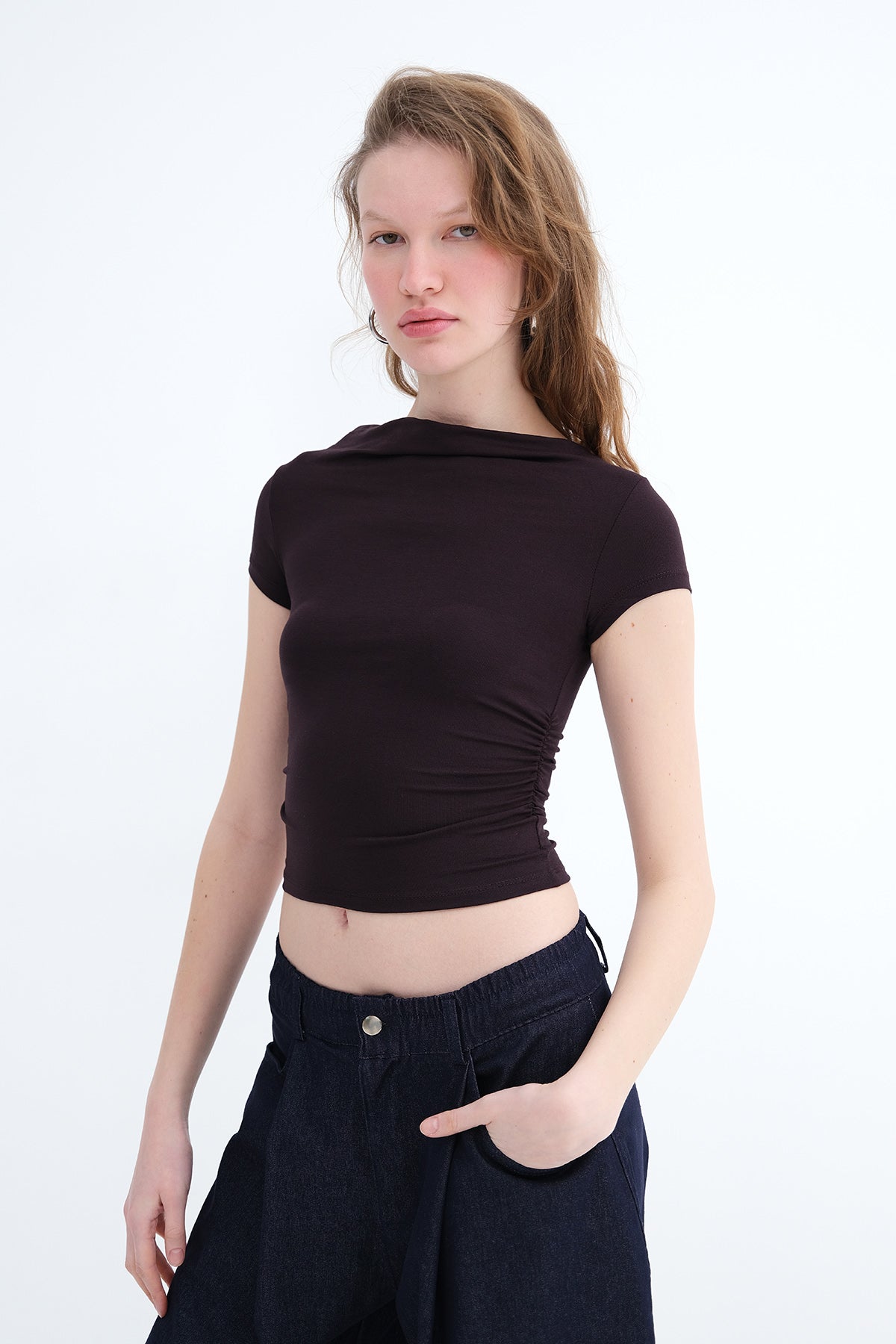 Bitter-Coffee_Boat-Neck-Ruched-Side-T-shirt-addax