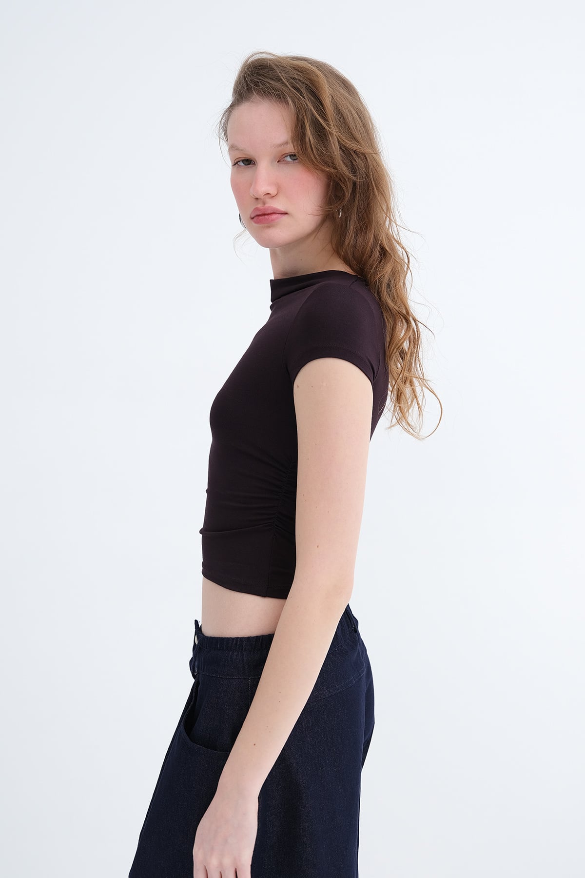 Bitter-Coffee_Boat-Neck-Ruched-Side-T-shirt-addax