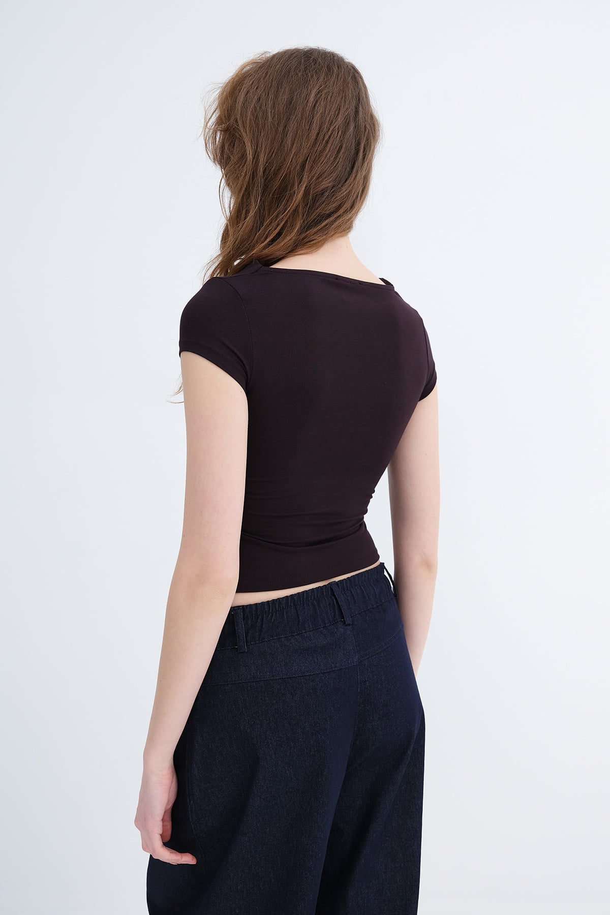 Bitter-Coffee_Boat-Neck-Ruched-Side-T-shirt-addax