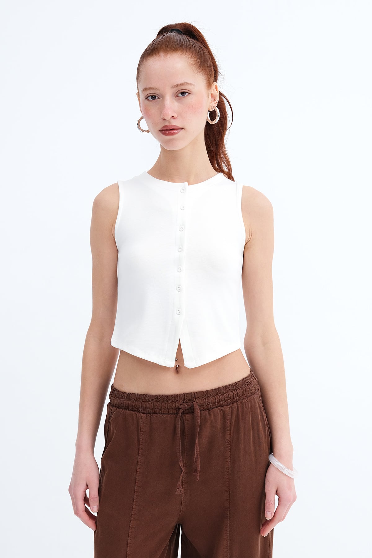 Ecru_Crew-Neck-Buttoned-Vest-addax