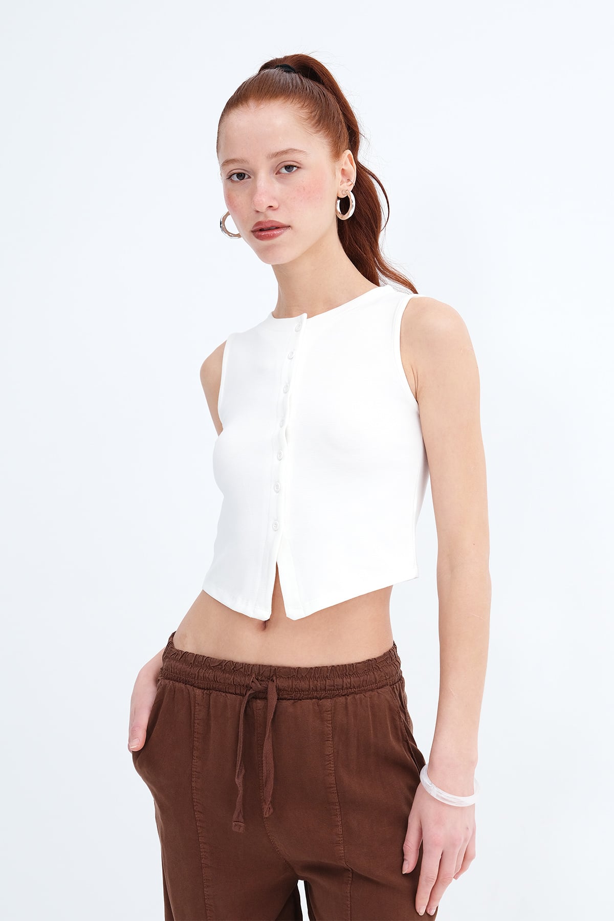 Ecru_Crew-Neck-Buttoned-Vest-addax