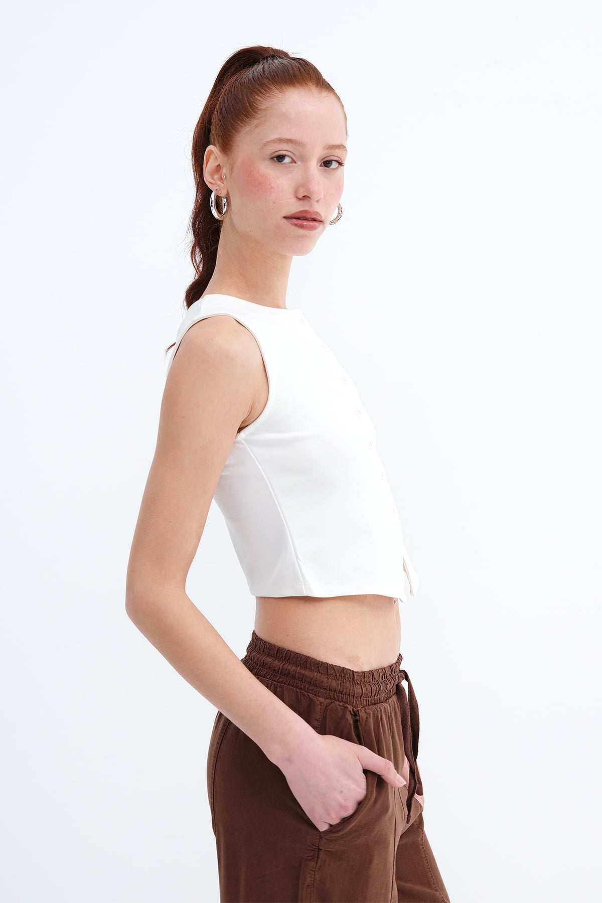 Ecru_Crew-Neck-Buttoned-Vest-addax