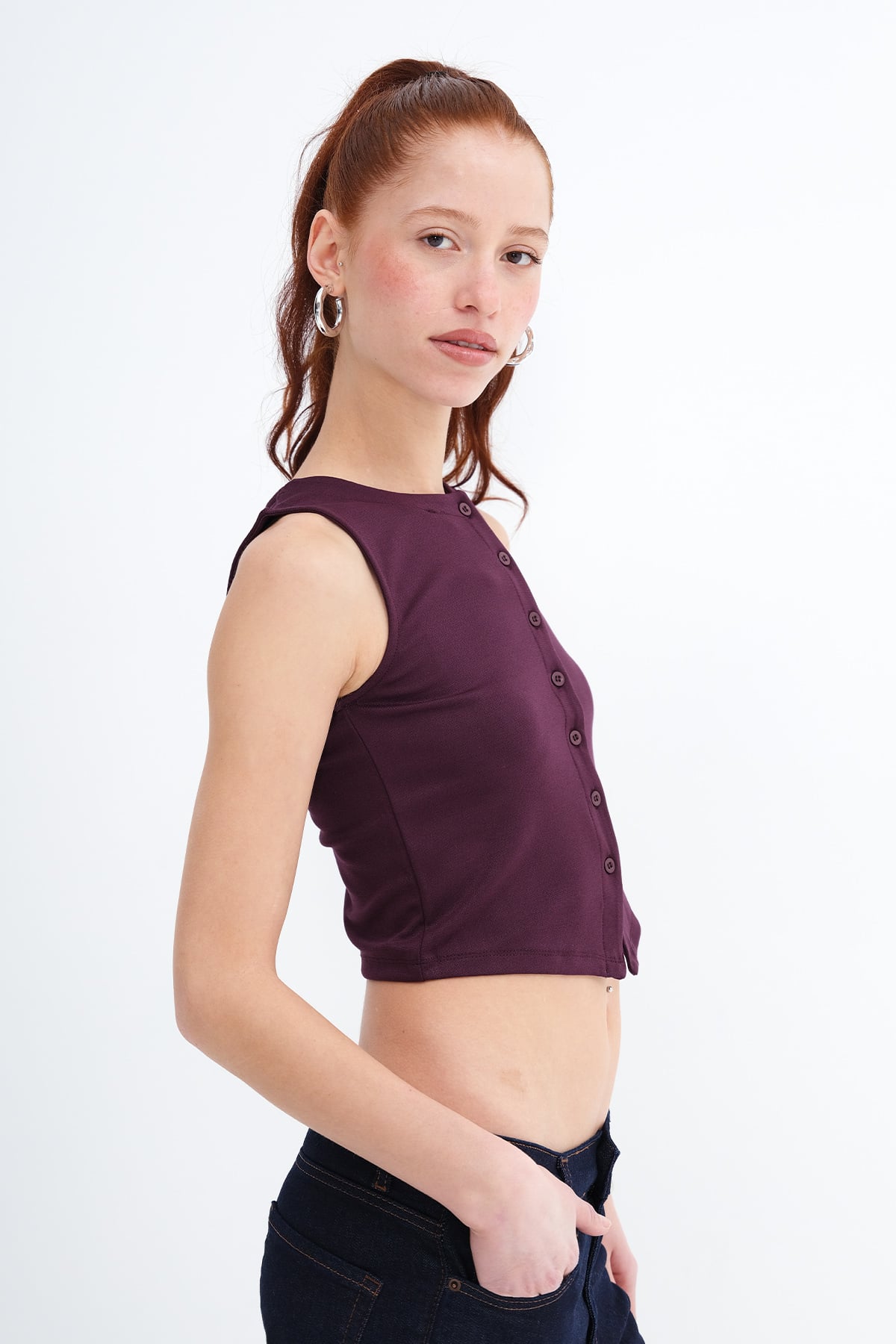 Gardenia_Crew-Neck-Buttoned-Vest-addax